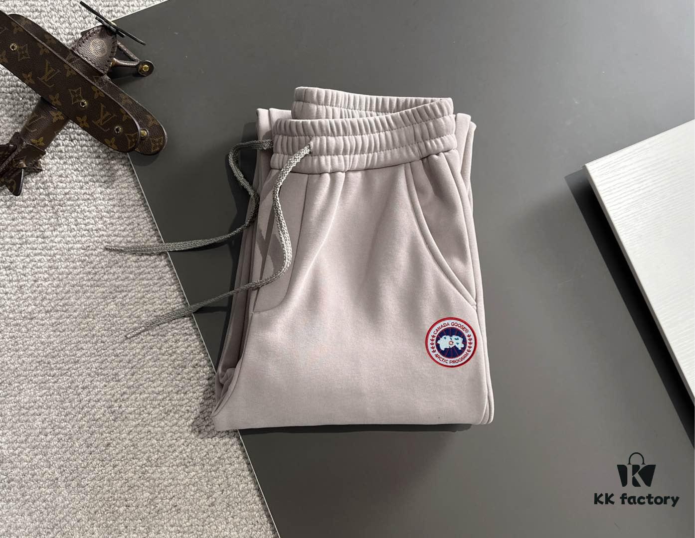 Next-Day Shipping Canada Goose 2024 Autumn/Winter New Casual Pants with Elastic Waist, Fleece-Lined and Thickened, Premium Custom Fabric, Breathable and Comfortable, Exquisite Details, Brand-Inspired Design Concept Reflecting High Quality, Soft and Smooth Touch