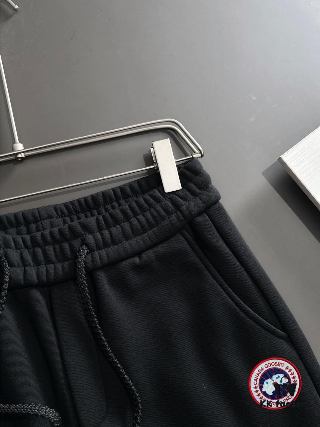 Next-Day Shipping Canada Goose 2024 Autumn/Winter New Casual Pants with Elastic Waist, Fleece-Lined and Thickened, Premium Custom Fabric, Breathable and Comfortable, Exquisite Details, Brand-Inspired Design Concept Reflecting High Quality, Soft and Smooth Touch