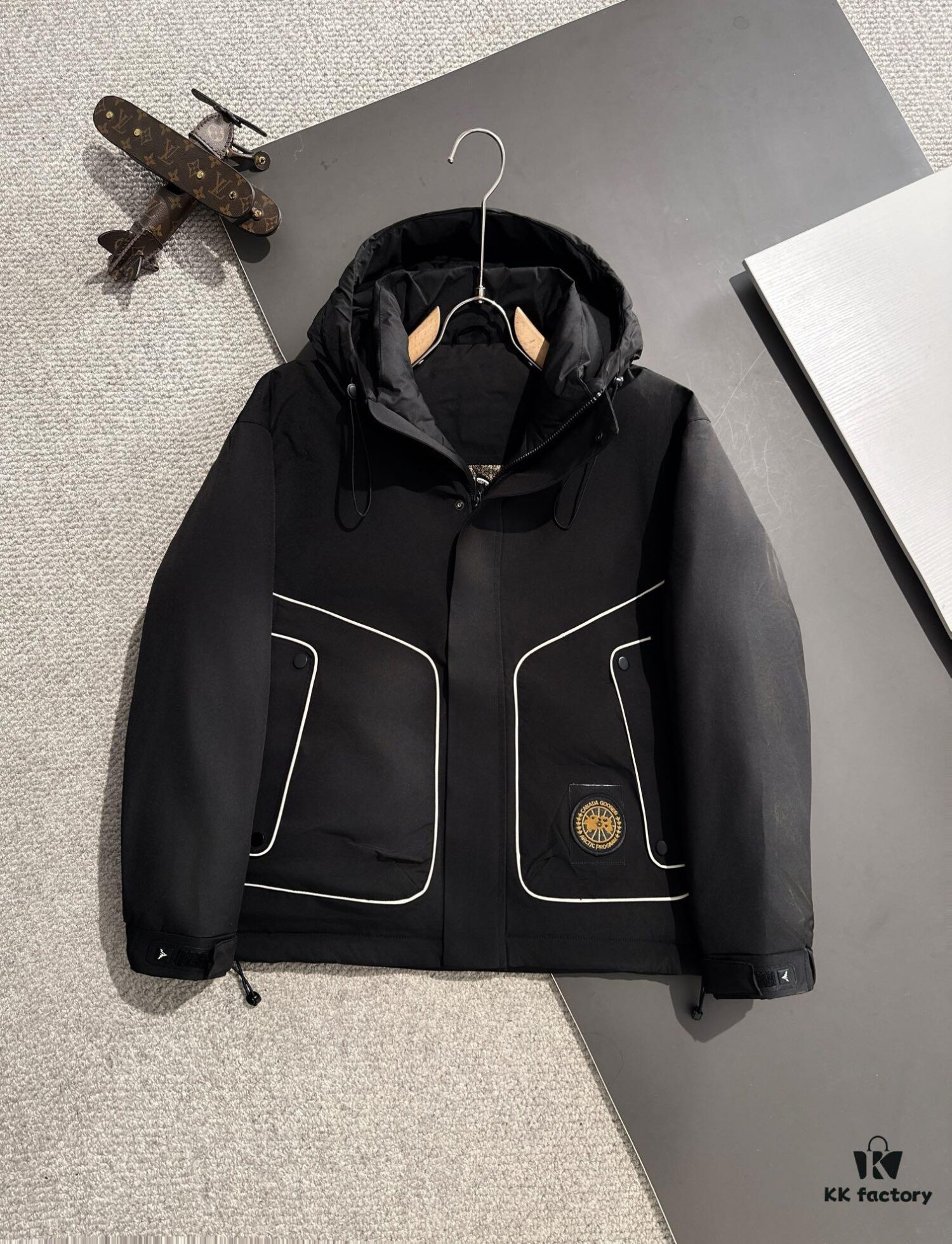 Luxury Custom 2024 Autumn/Winter Latest Bestselling Hooded Down Jacket – Premium 90% White Goose Down with Imported Hardware, Perfect Fit and Supreme Warmth