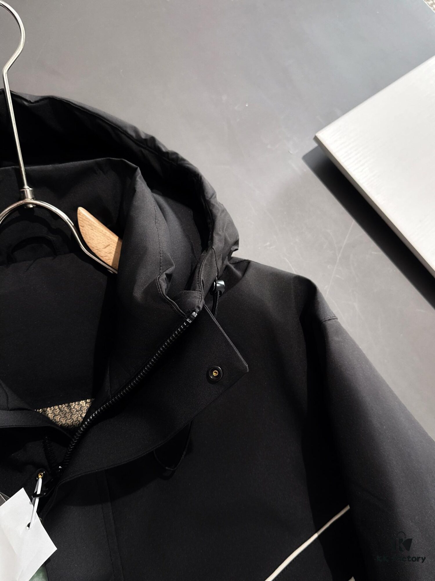 Luxury Custom 2024 Autumn/Winter Latest Bestselling Hooded Down Jacket – Premium 90% White Goose Down with Imported Hardware, Perfect Fit and Supreme Warmth