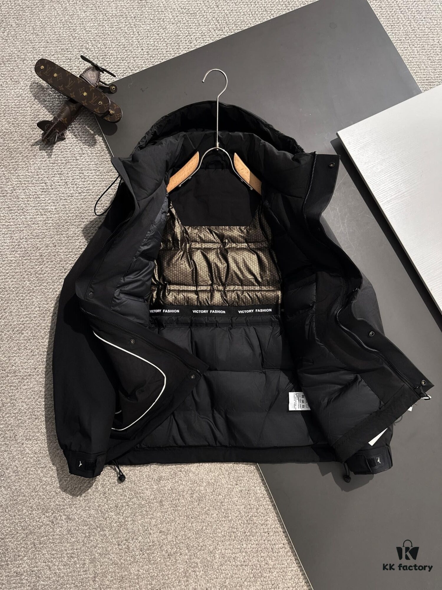 Luxury Custom 2024 Autumn/Winter Latest Bestselling Hooded Down Jacket – Premium 90% White Goose Down with Imported Hardware, Perfect Fit and Supreme Warmth