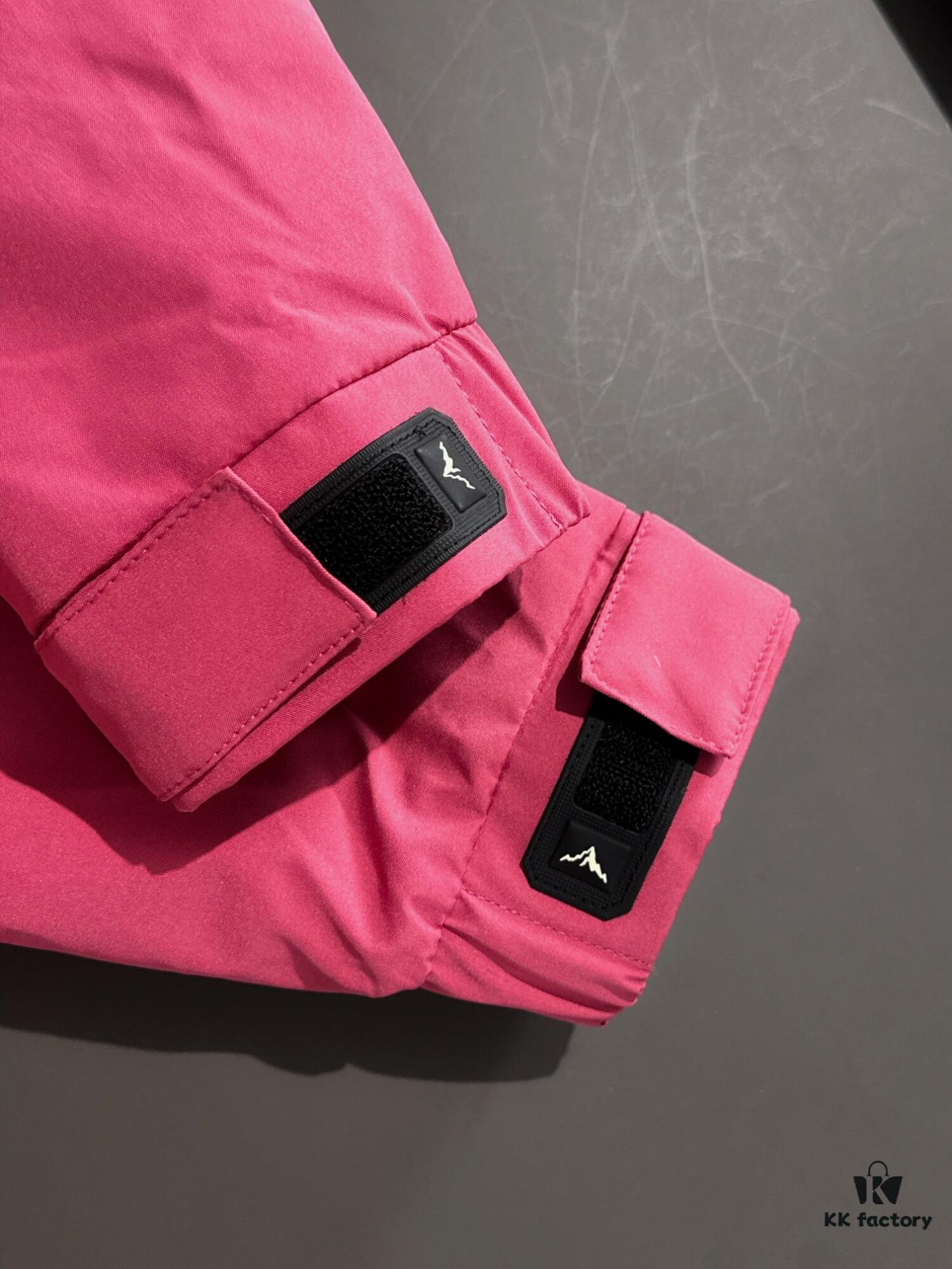 Luxury Custom 2024 Autumn-Winter Latest Bestselling Hooded Down Jacket with Imported Hardware – Premium 90% White Goose Down, Super Soft and Warm, Perfect Fit, Exclusive Design