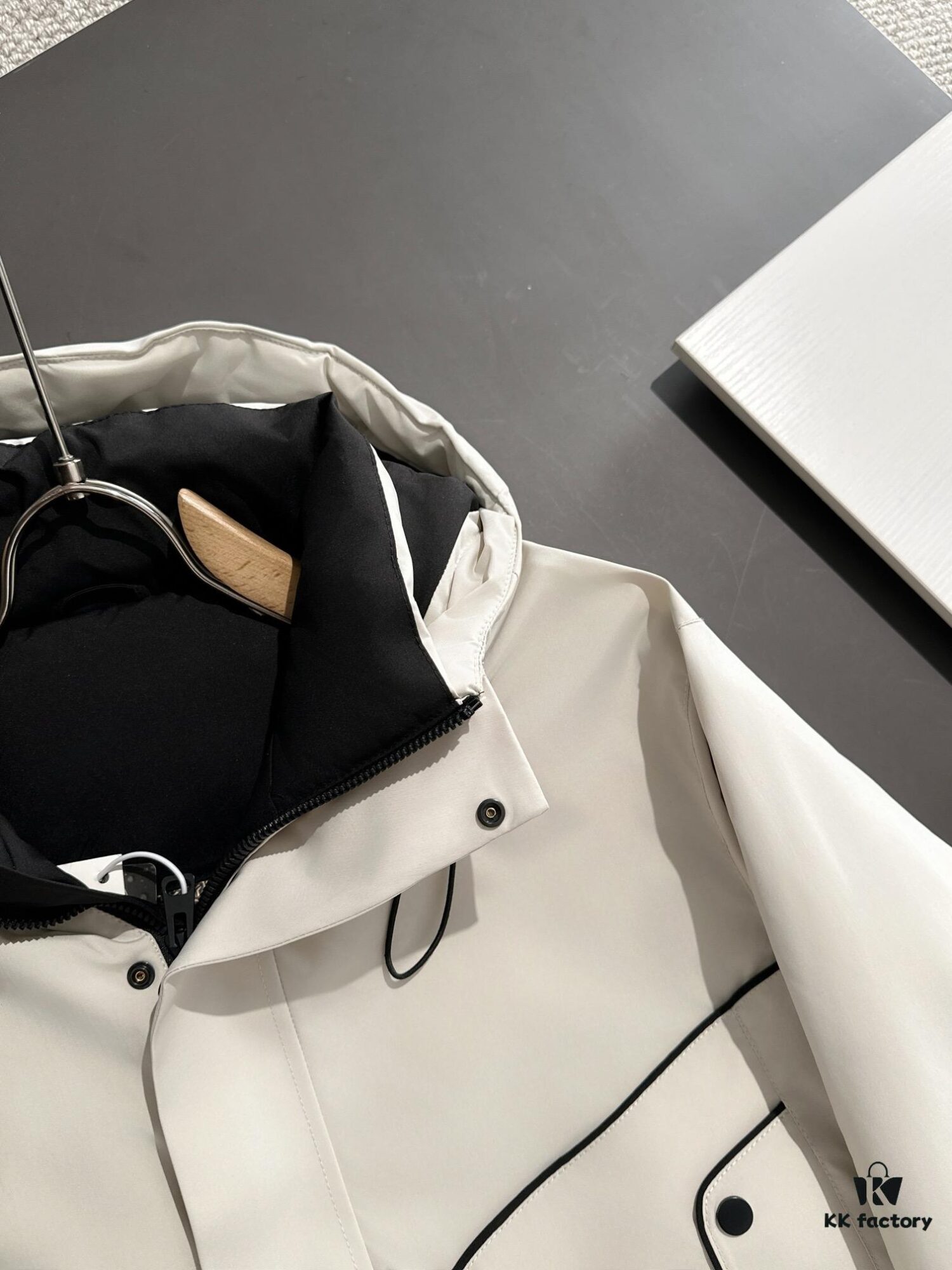 Luxury Custom 2024 Autumn/Winter Latest Hooded Down Jacket - Premium 90% White Goose Down with Imported Hardware