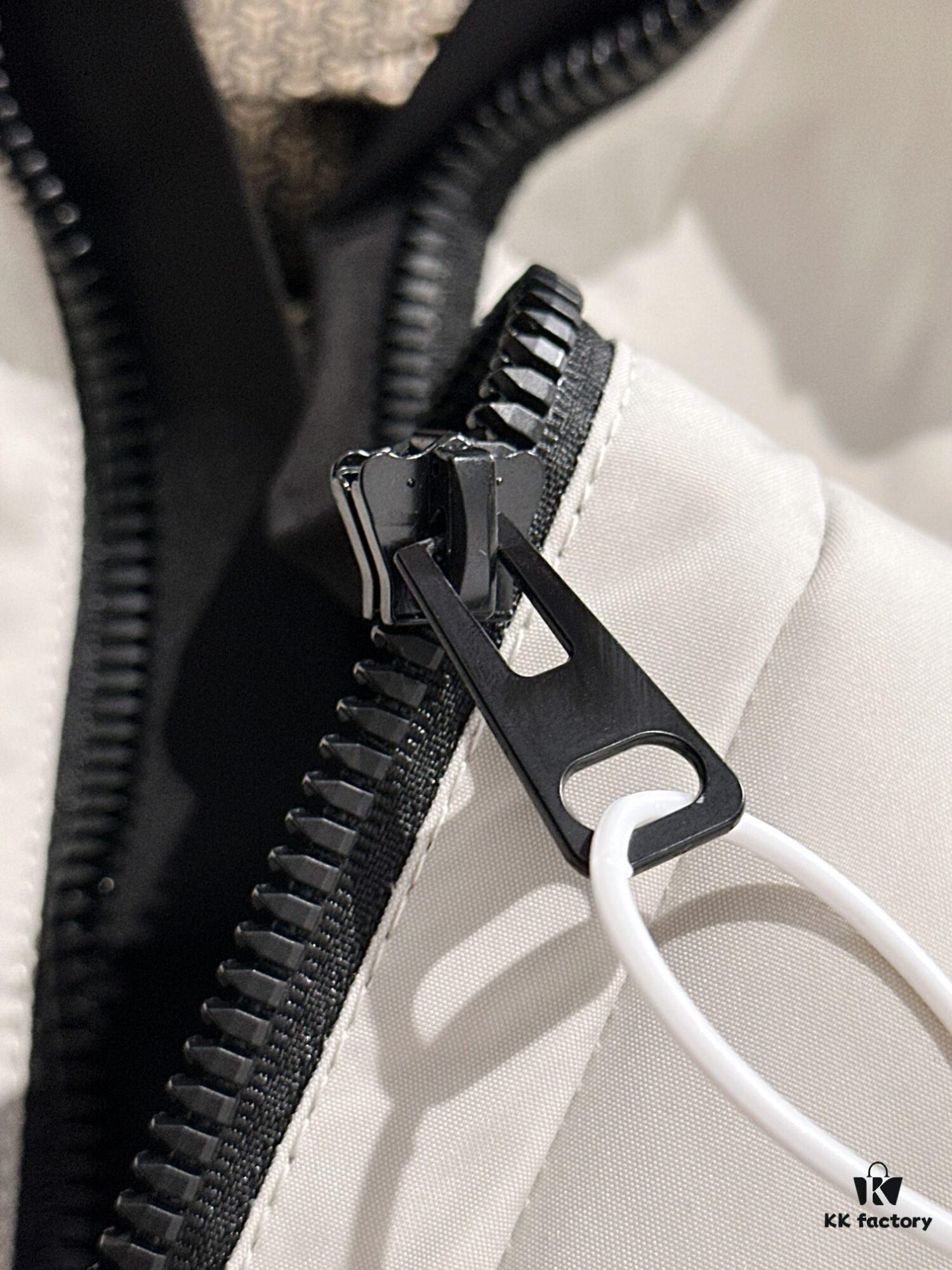 Luxury Custom 2024 Autumn/Winter Latest Hooded Down Jacket - Premium 90% White Goose Down with Imported Hardware