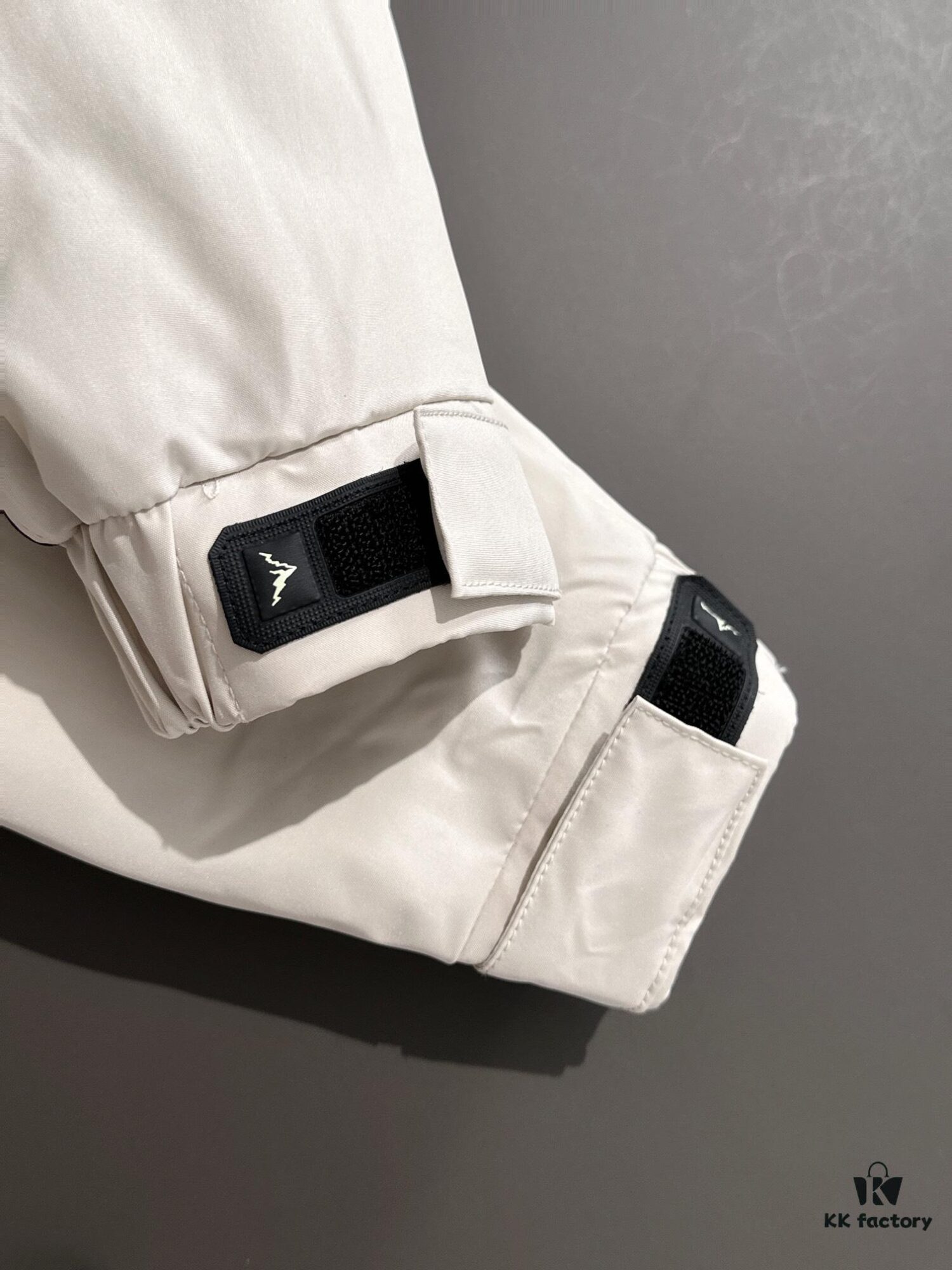 Luxury Custom 2024 Autumn/Winter Latest Hooded Down Jacket - Premium 90% White Goose Down with Imported Hardware