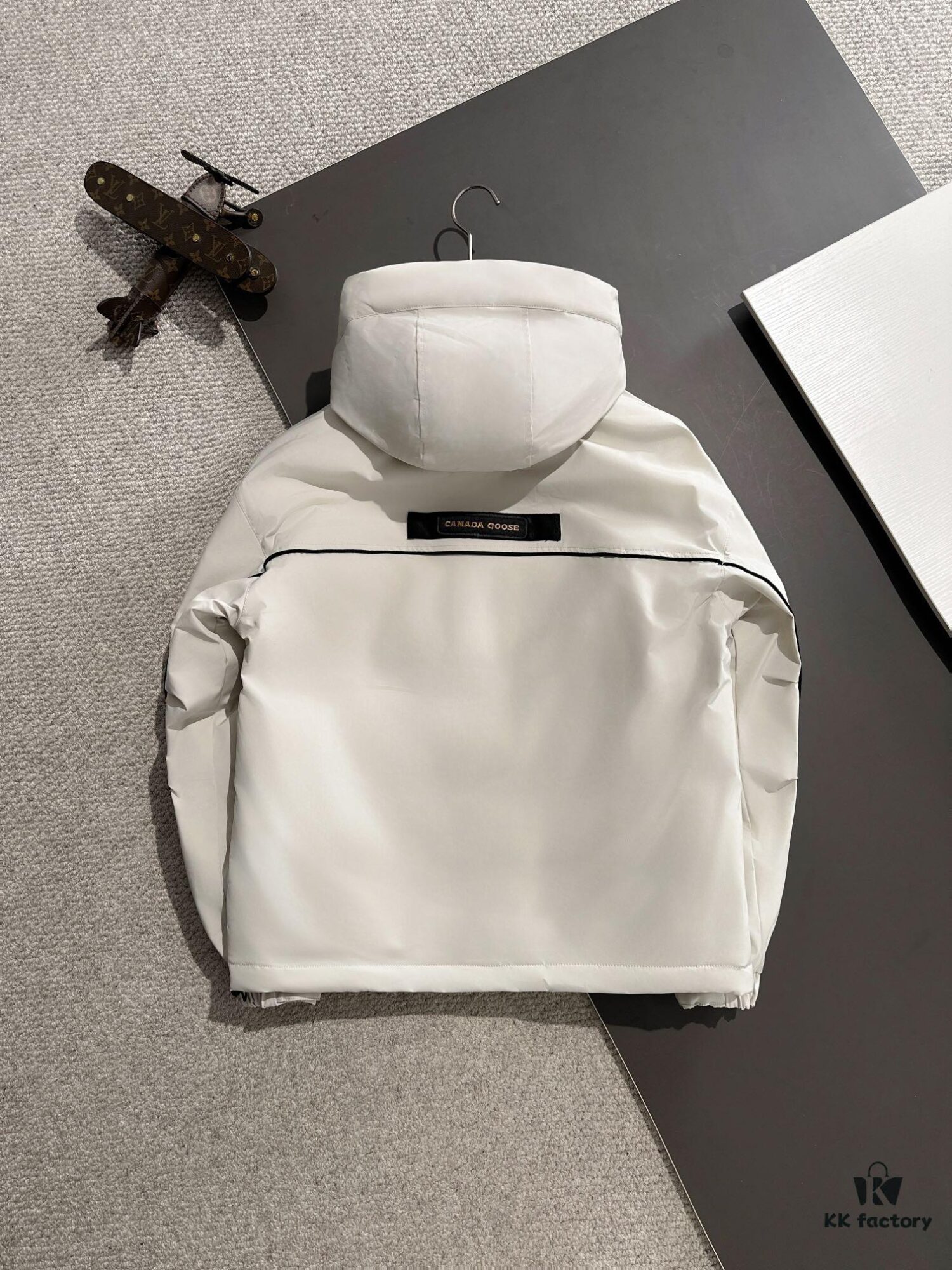 Luxury Custom 2024 Autumn/Winter Latest Hooded Down Jacket - Premium 90% White Goose Down with Imported Hardware