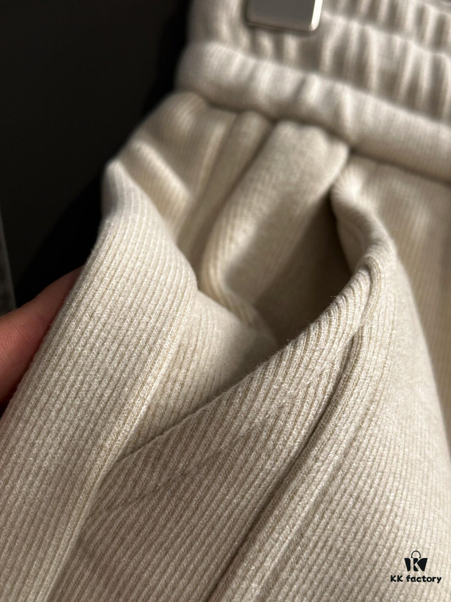 Next-Day Shipping Big Goose 2024 Autumn/Winter New Casual Elastic Waist Pants, Fleece-Lined and Thickened, Custom Counter Fabric, Highly Breathable and Comfortable, Impeccable Details, Premium Brand Design Concept, Superb Soft Touch, Excellent Fit and Relaxed Silhouette