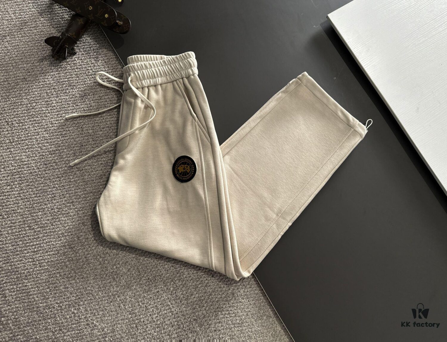 Next-Day Shipping Big Goose 2024 Autumn/Winter New Casual Elastic Waist Pants, Fleece-Lined and Thickened, Custom Counter Fabric, Highly Breathable and Comfortable, Impeccable Details, Premium Brand Design Concept, Superb Soft Touch, Excellent Fit and Relaxed Silhouette