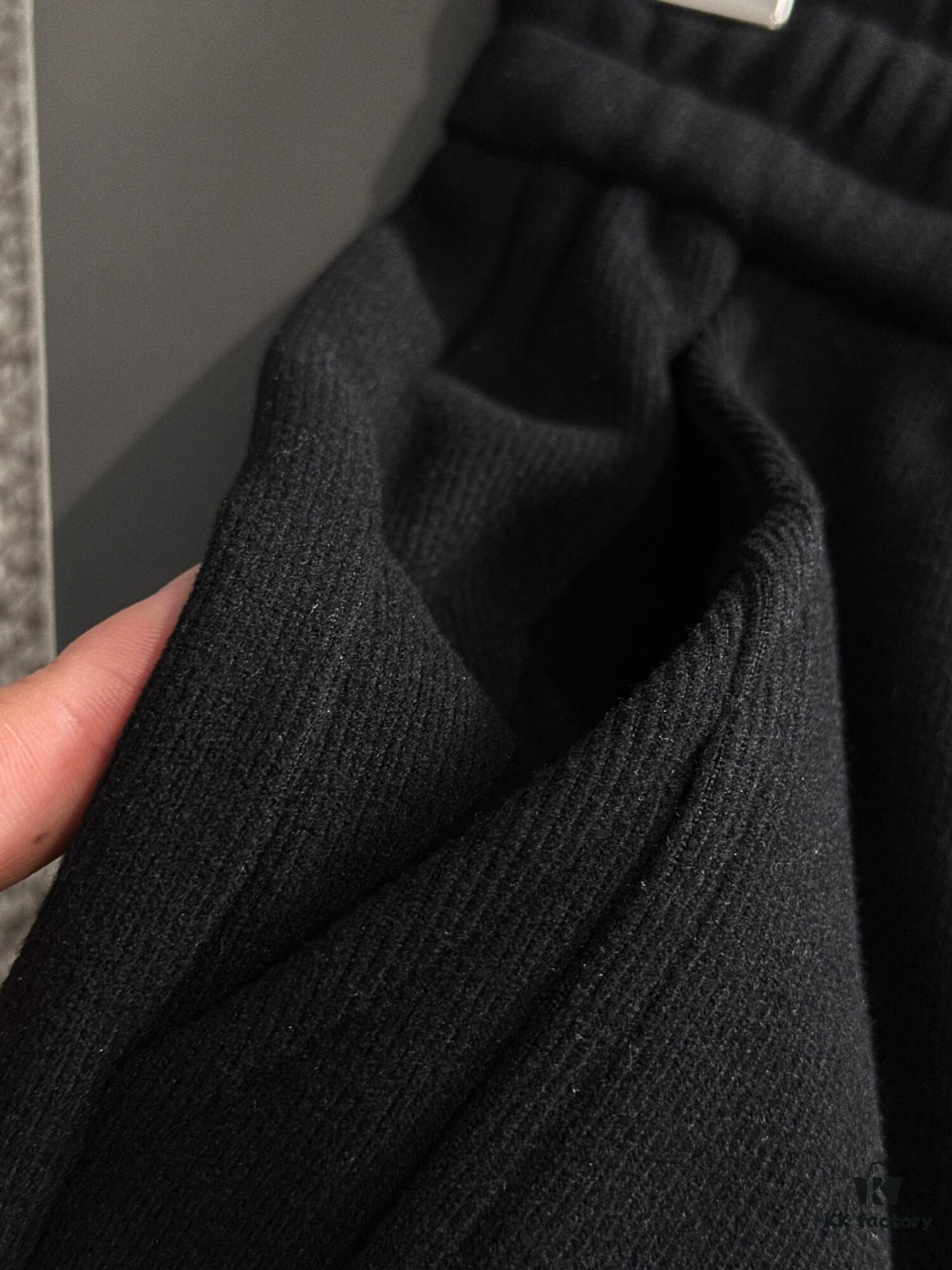 Day-Delivery Big Goose 2024 Autumn/Winter New Elastic Waist Casual Pants, Fleece-Lined and Thickened, Custom Counter Fabric, Highly Breathable and Comfortable, Exquisite Details, Brand-Inspired Design Concept Reflecting High Quality, Soft and Smooth Touch, Showcasing a Leisure Cut with Excellent Fit