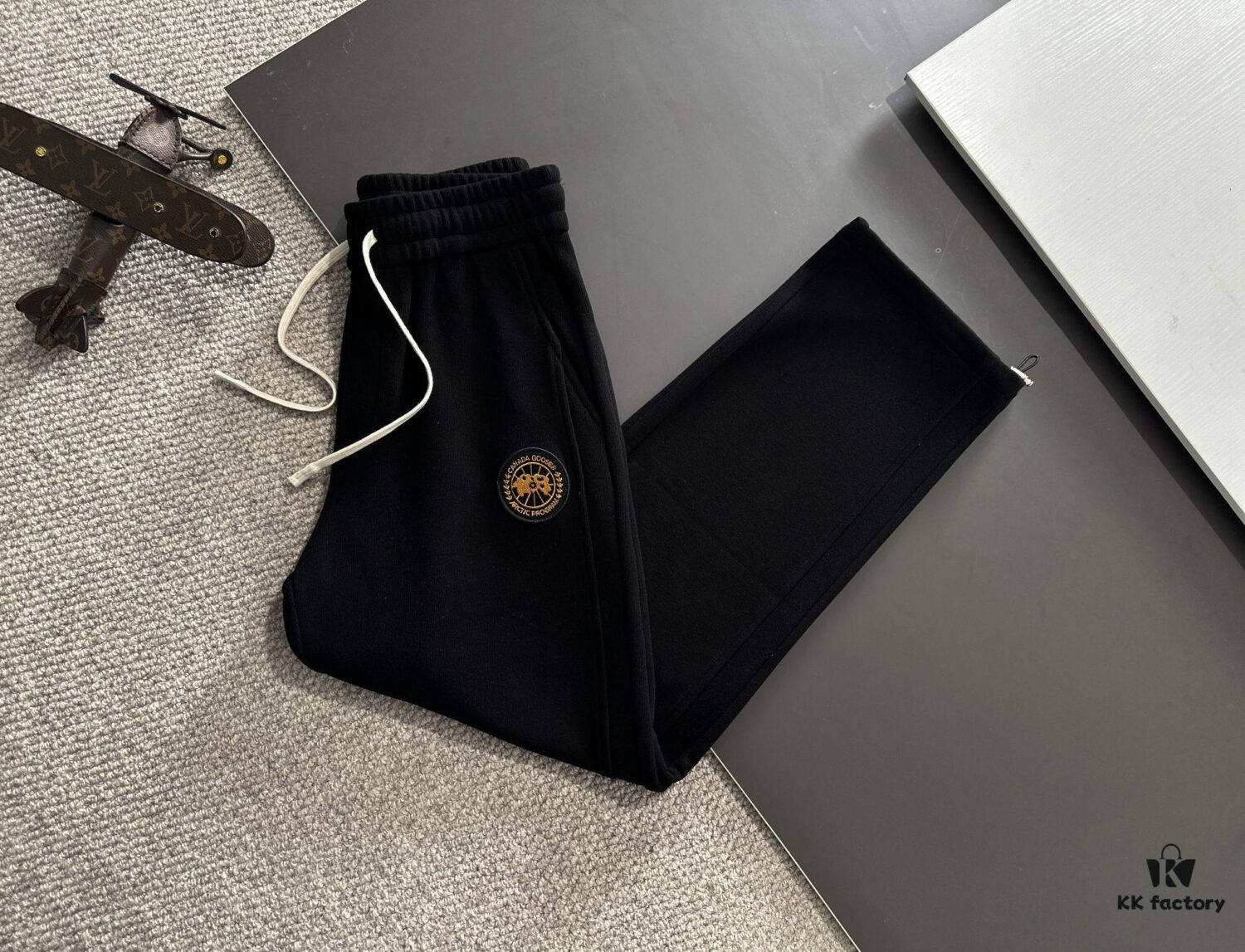 Day-Delivery Big Goose 2024 Autumn/Winter New Elastic Waist Casual Pants, Fleece-Lined and Thickened, Custom Counter Fabric, Highly Breathable and Comfortable, Exquisite Details, Brand-Inspired Design Concept Reflecting High Quality, Soft and Smooth Touch, Showcasing a Leisure Cut with Excellent Fit