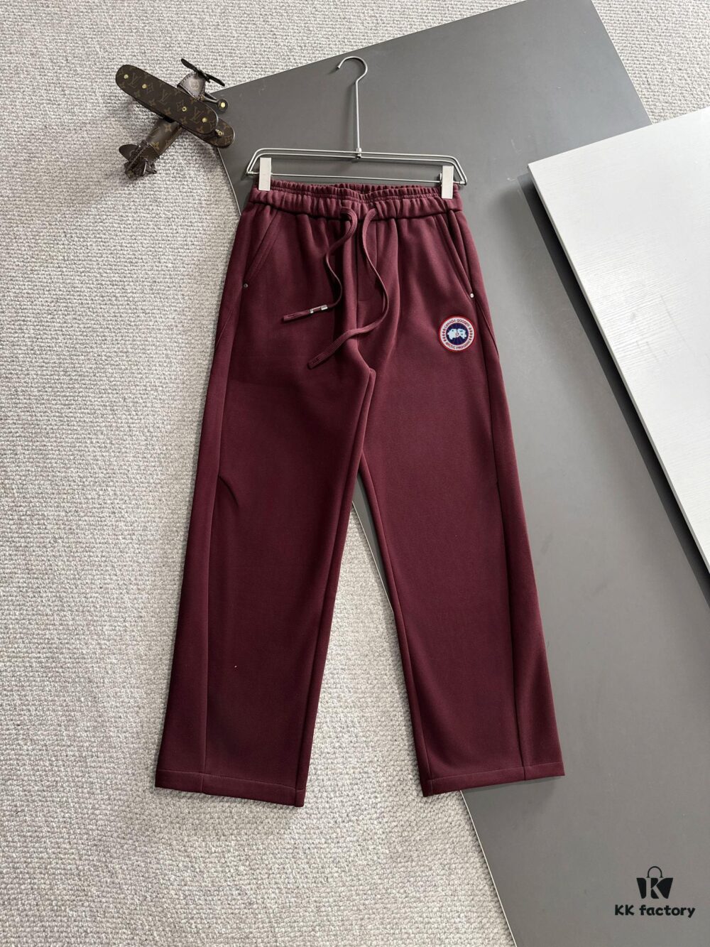 Next-Day Shipping Canada Goose 2024 Autumn/Winter New Casual Pants with Elastic Waist, Fleece-Lined and Thickened, Premium Custom Fabric, Breathable and Comfortable, Exquisite Details, Brand-Inspired Design, High Quality, Soft and Smooth Touch