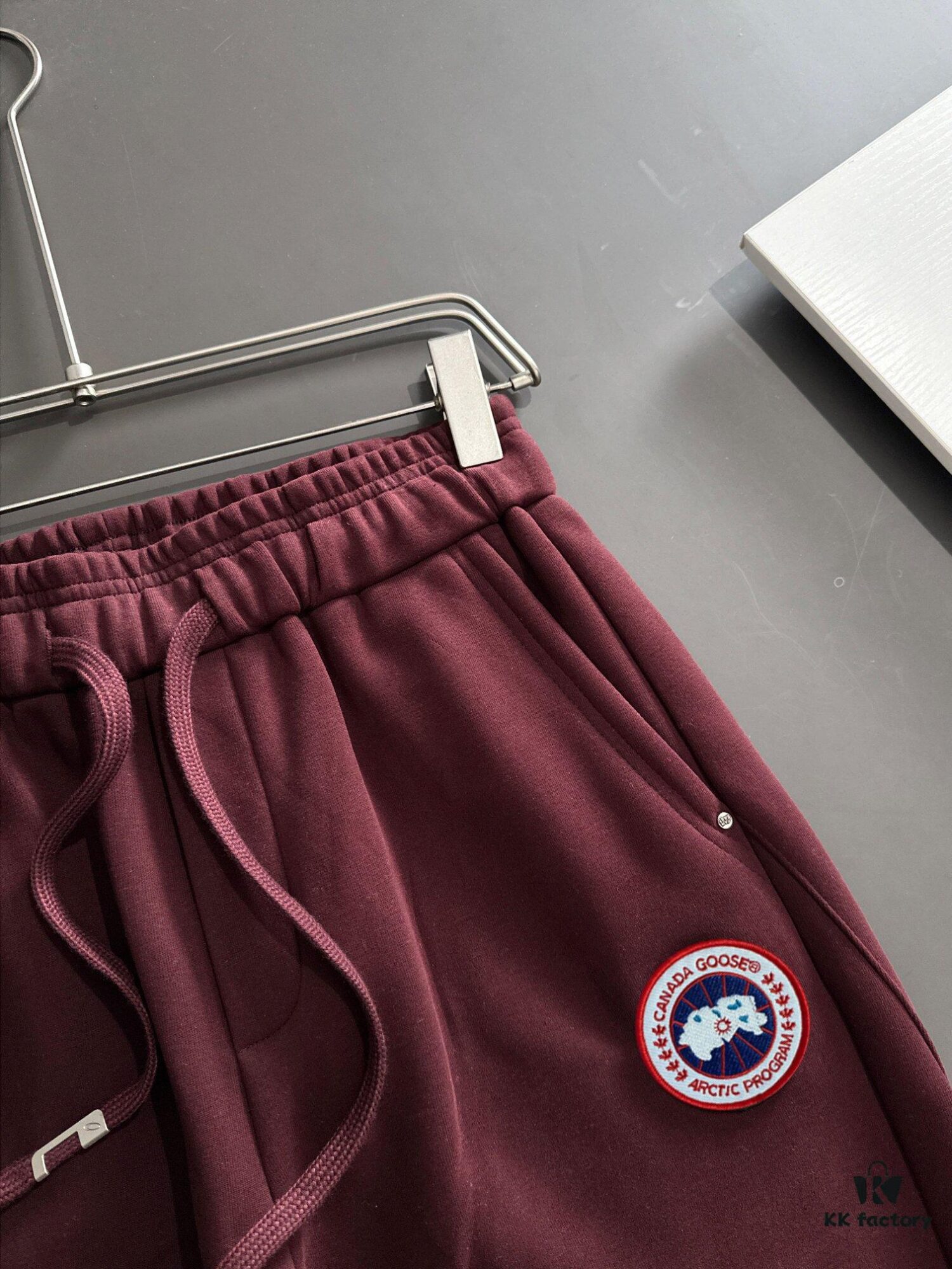 Next-Day Shipping Canada Goose 2024 Autumn/Winter New Casual Pants with Elastic Waist, Fleece-Lined and Thickened, Premium Custom Fabric, Breathable and Comfortable, Exquisite Details, Brand-Inspired Design, High Quality, Soft and Smooth Touch
