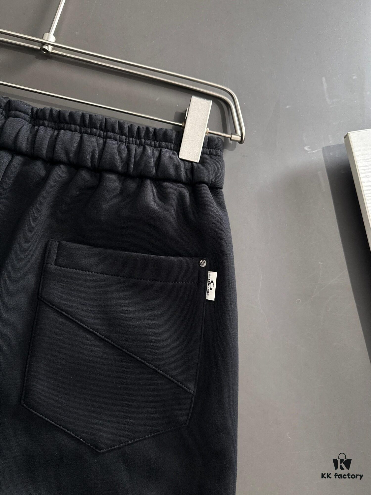 Canada Goose 2024 Autumn/Winter New Casual Elastic Waist Pants, Fleece-Lined and Thickened, Premium Custom Fabric, Breathable and Comfortable, Exquisite Details, Brand-Inspired Design, High-Quality Craftsmanship, Soft and Smooth Touch