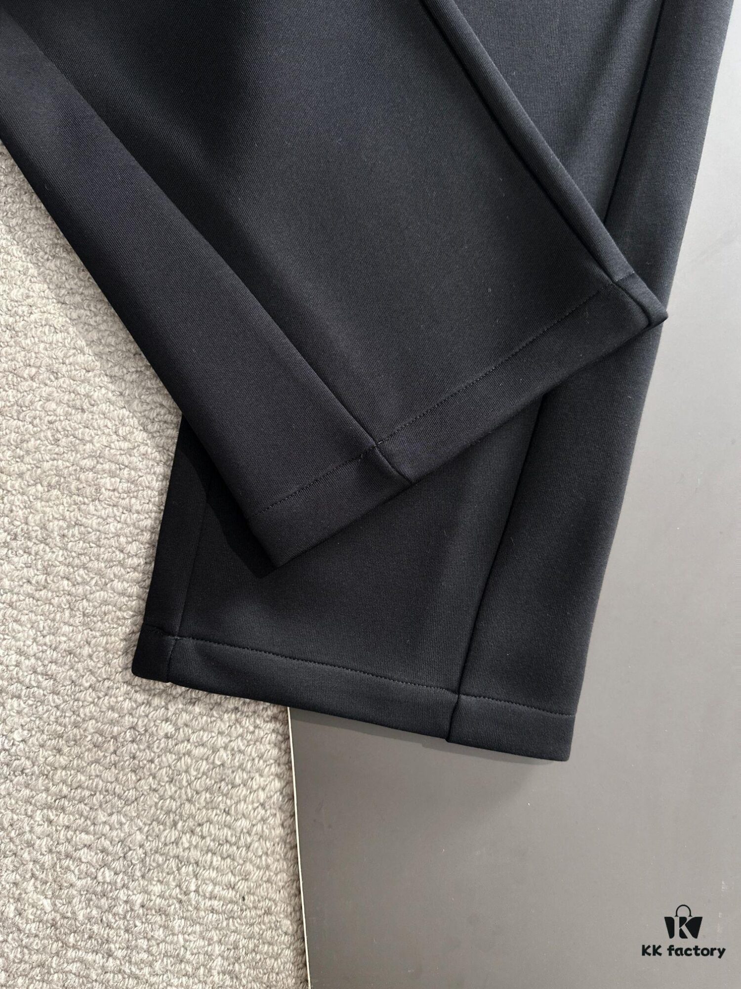 Canada Goose 2024 Autumn/Winter New Casual Elastic Waist Pants, Fleece-Lined and Thickened, Premium Custom Fabric, Breathable and Comfortable, Exquisite Details, Brand-Inspired Design, High-Quality Craftsmanship, Soft and Smooth Touch