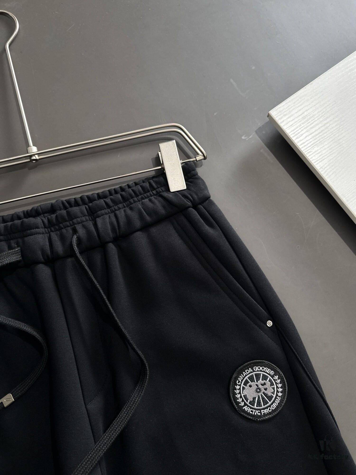 Canada Goose 2024 Autumn/Winter New Casual Elastic Waist Pants, Fleece-Lined and Thickened, Premium Custom Fabric, Breathable and Comfortable, Exquisite Details, Brand-Inspired Design, High-Quality Craftsmanship, Soft and Smooth Touch