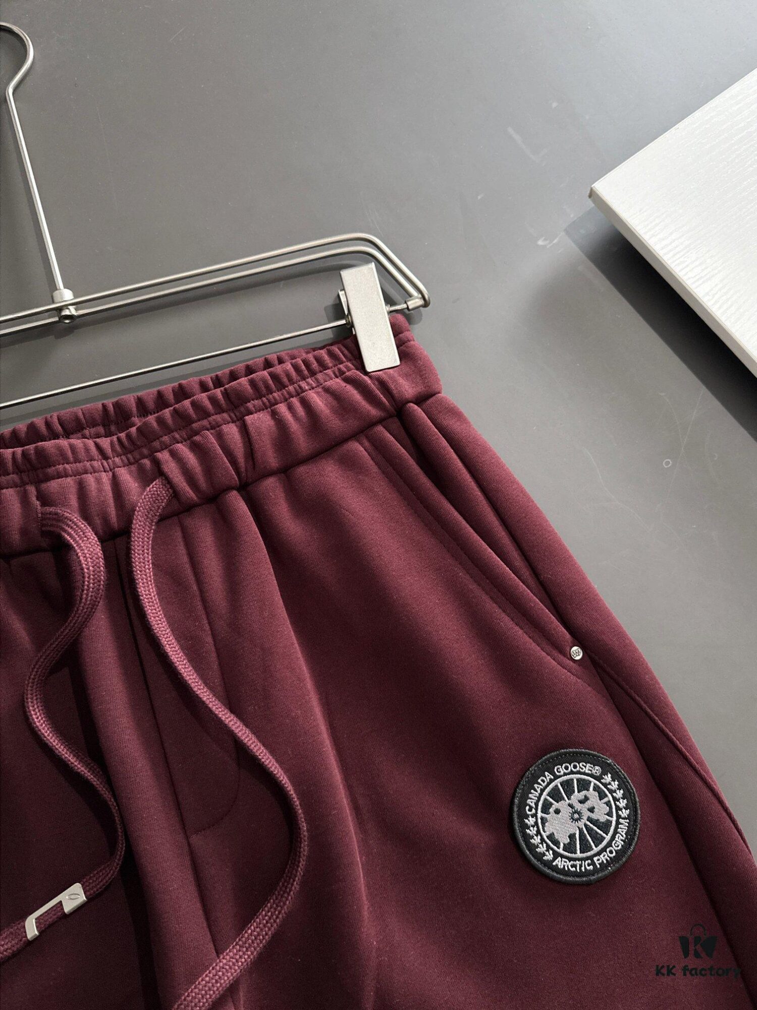 Canada Goose 2024 Autumn/Winter New Casual Elastic Waist Pants, Fleece-Lined and Thickened, High Breathability, Premium Custom Fabric, Soft and Comfortable to Touch, Refined Tailoring for a Stylish Silhouette