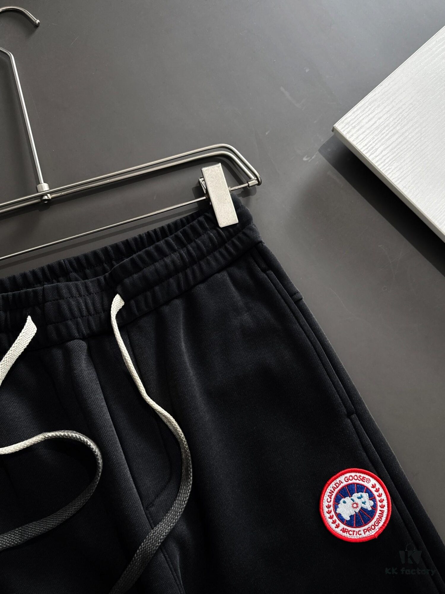 Canada Goose 2024 Autumn/Winter New Casual Elastic Waist Pants, Fleece-Lined and Thickened, High Breathability, Premium Custom Fabric, Soft and Comfortable, Refined Tailoring for a Stylish Look