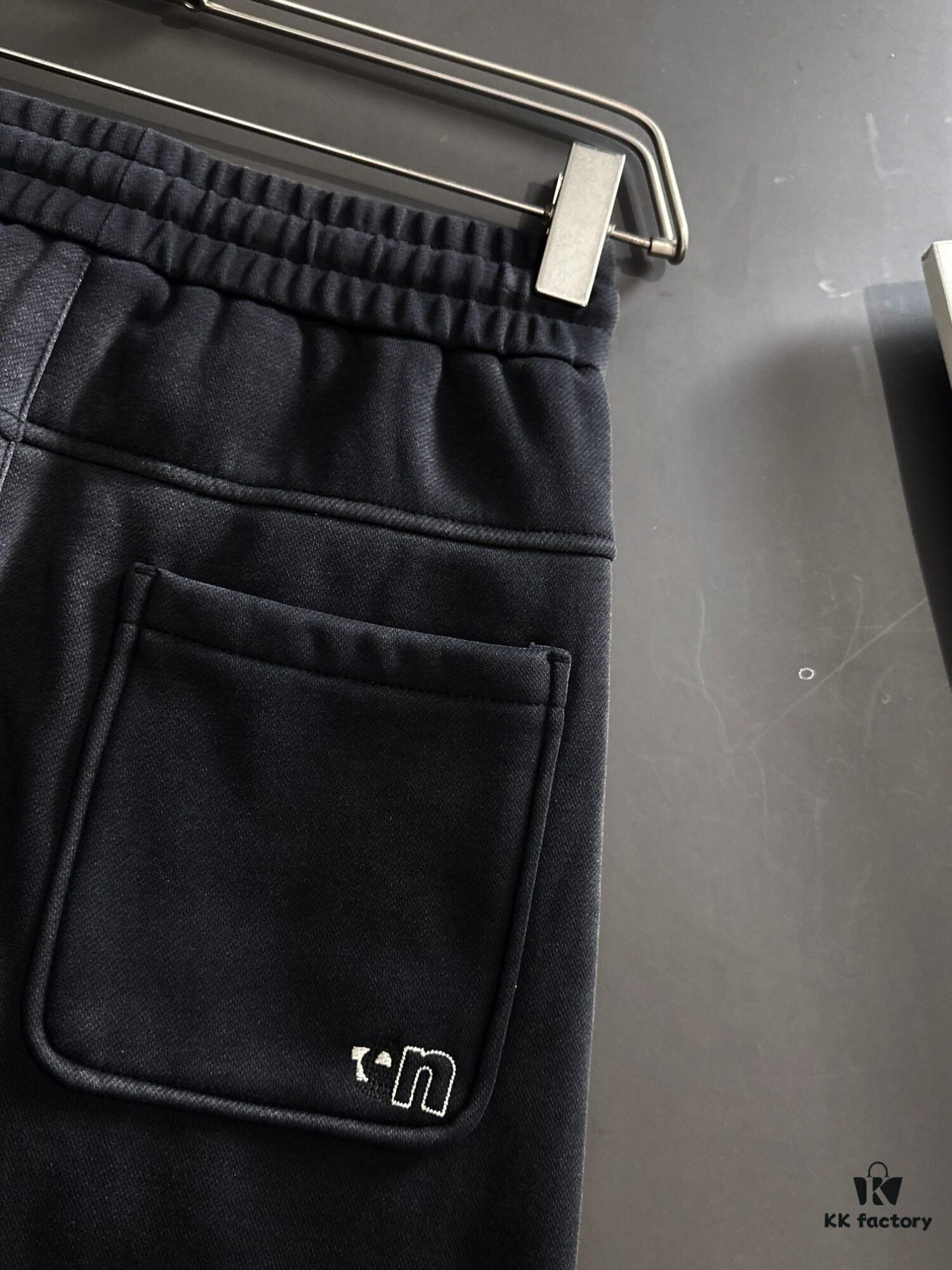 Canada Goose 2024 Autumn/Winter New Casual Elastic Waist Pants, Fleece-Lined and Thickened, High Breathability, Premium Custom Fabric, Soft and Comfortable, Refined Tailoring for a Stylish Look