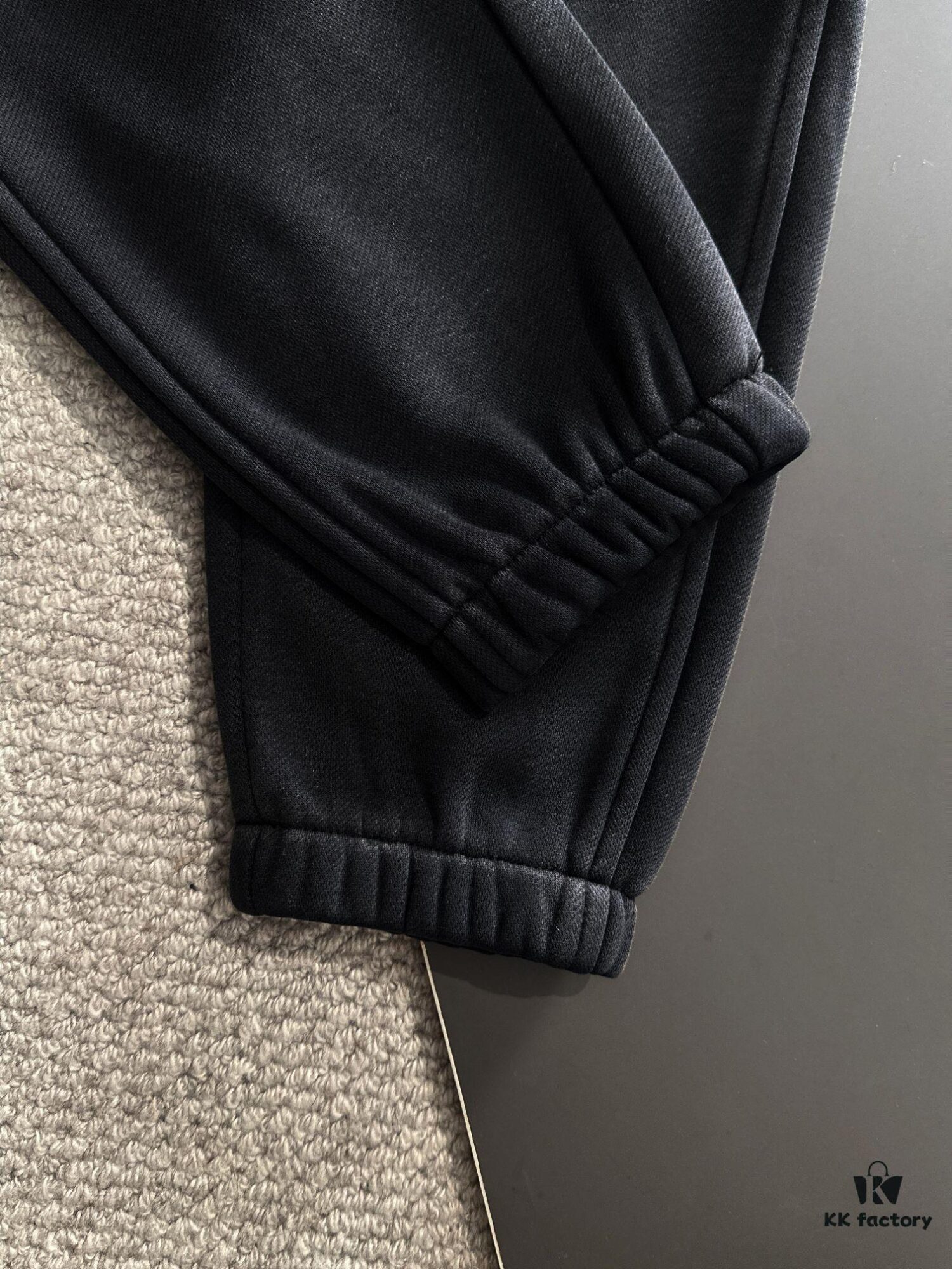 Canada Goose 2024 Autumn/Winter New Casual Elastic Waist Pants, Fleece-Lined and Thickened, High Breathability, Premium Custom Fabric, Soft and Comfortable, Refined Tailoring for a Stylish Look