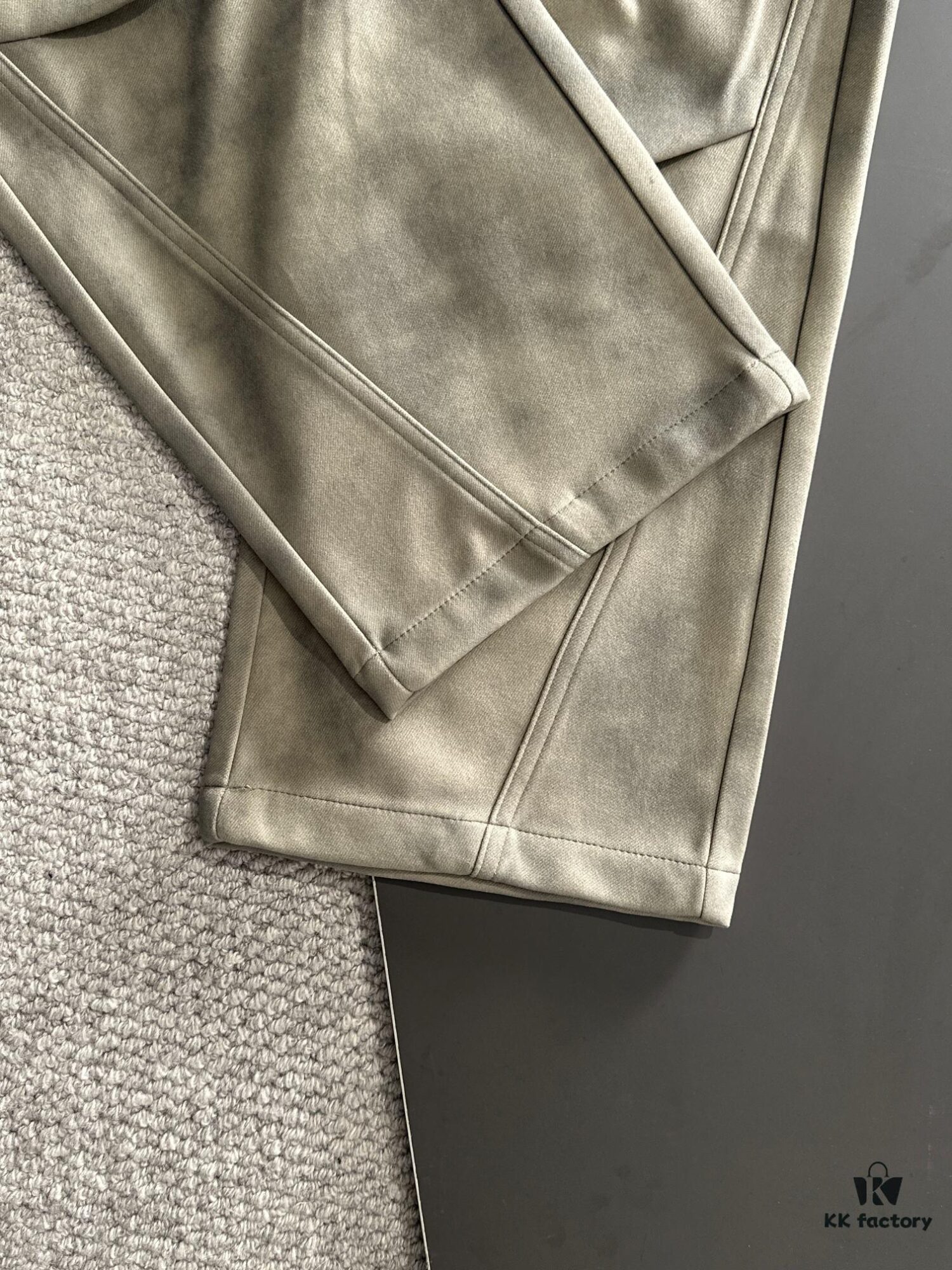 Day-Next Shipping Canada Goose 2024 Autumn/Winter New Elastic Waist Casual Pants, Fleece-Lined and Thickened, Custom Counter Fabric with High Breathability and Comfort, Impeccable Details, Brand-Inspired Design Concept Reflecting Premium Quality, Exquisitely Soft and Smooth to Touch, Featuring a Leisure Cut with Flattering Silhouette