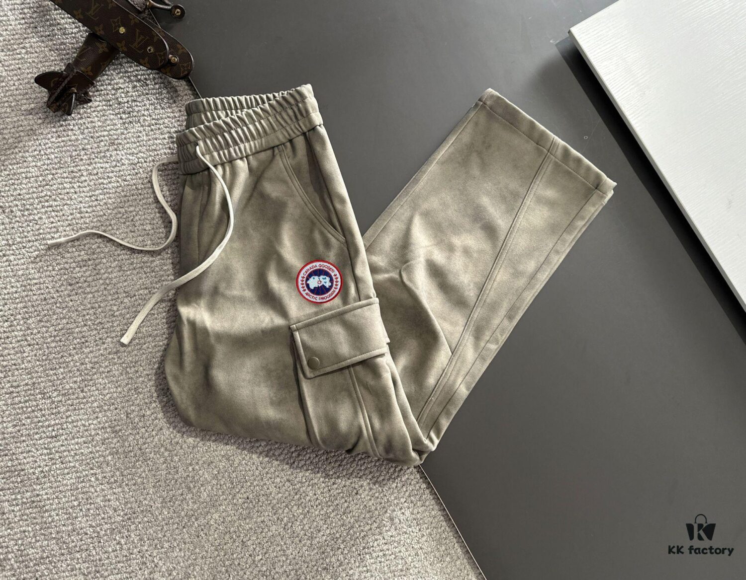 Day-Next Shipping Canada Goose 2024 Autumn/Winter New Elastic Waist Casual Pants, Fleece-Lined and Thickened, Custom Counter Fabric with High Breathability and Comfort, Impeccable Details, Brand-Inspired Design Concept Reflecting Premium Quality, Exquisitely Soft and Smooth to Touch, Featuring a Leisure Cut with Flattering Silhouette