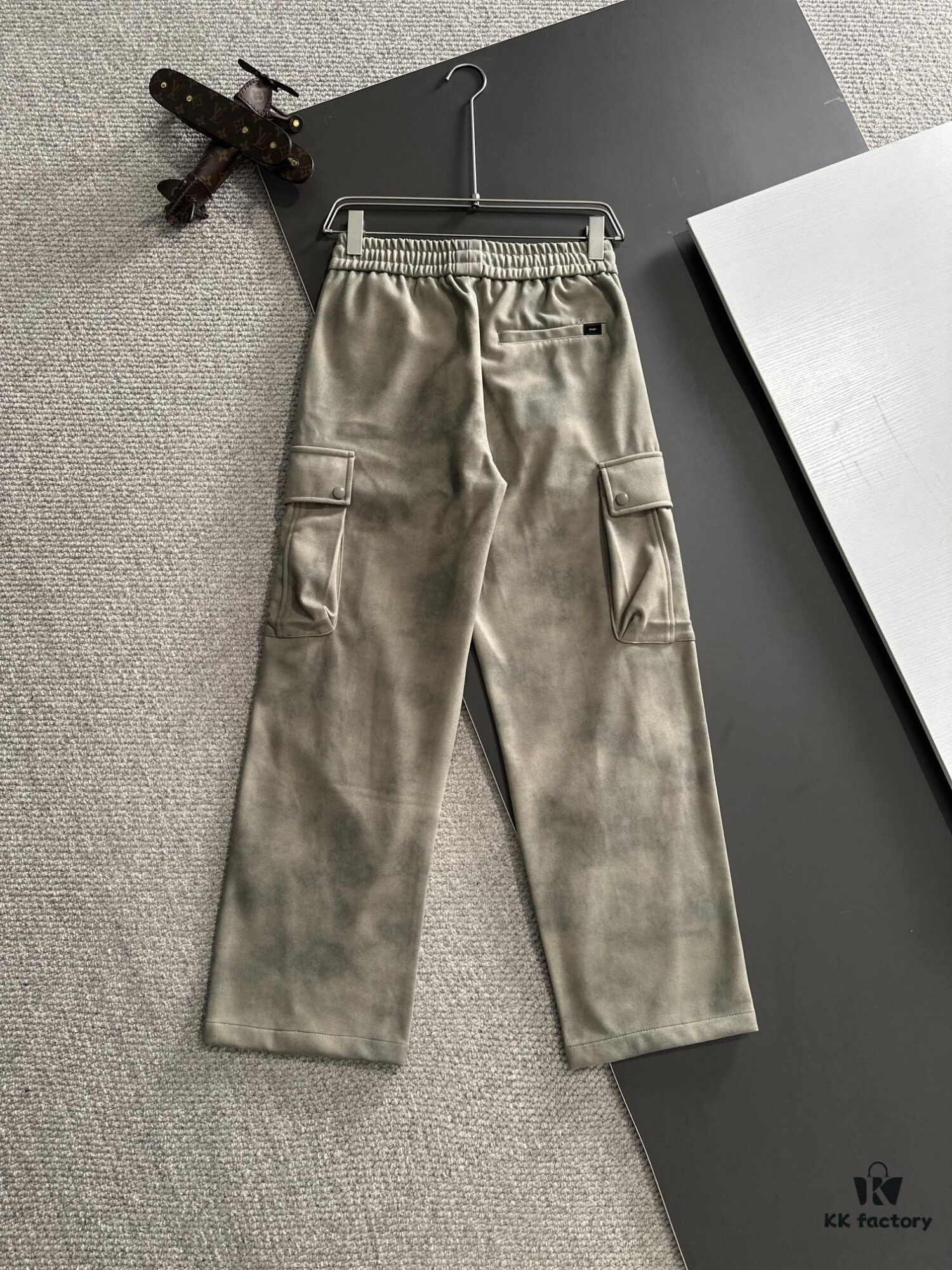 Day-Next Shipping Canada Goose 2024 Autumn/Winter New Elastic Waist Casual Pants, Fleece-Lined and Thickened, Custom Counter Fabric with High Breathability and Comfort, Impeccable Details, Brand-Inspired Design Concept Reflecting Premium Quality, Exquisitely Soft and Smooth to Touch, Featuring a Leisure Cut with Flattering Silhouette