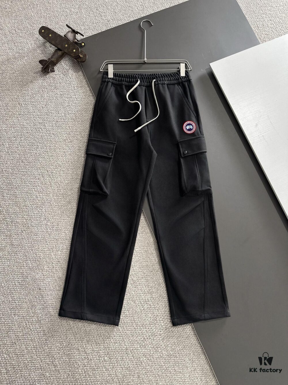 Next-Day Shipping Canada Goose 2024 Autumn/Winter New Casual Elastic Waist Pants, Fleece-Lined and Thickened, Premium Custom Fabric, Breathable and Comfortable, Exquisite Details, Brand-Inspired Design Concept Reflecting High Quality, Soft and Smooth Touch