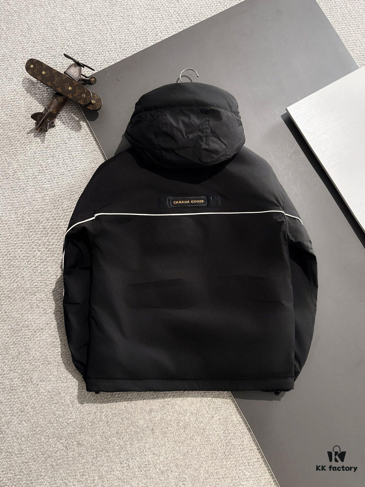 Luxury Custom 2024 Autumn/Winter Latest Hooded Down Jacket - Premium 90% White Goose Down, Imported Hardware, Full Custom Craftsmanship