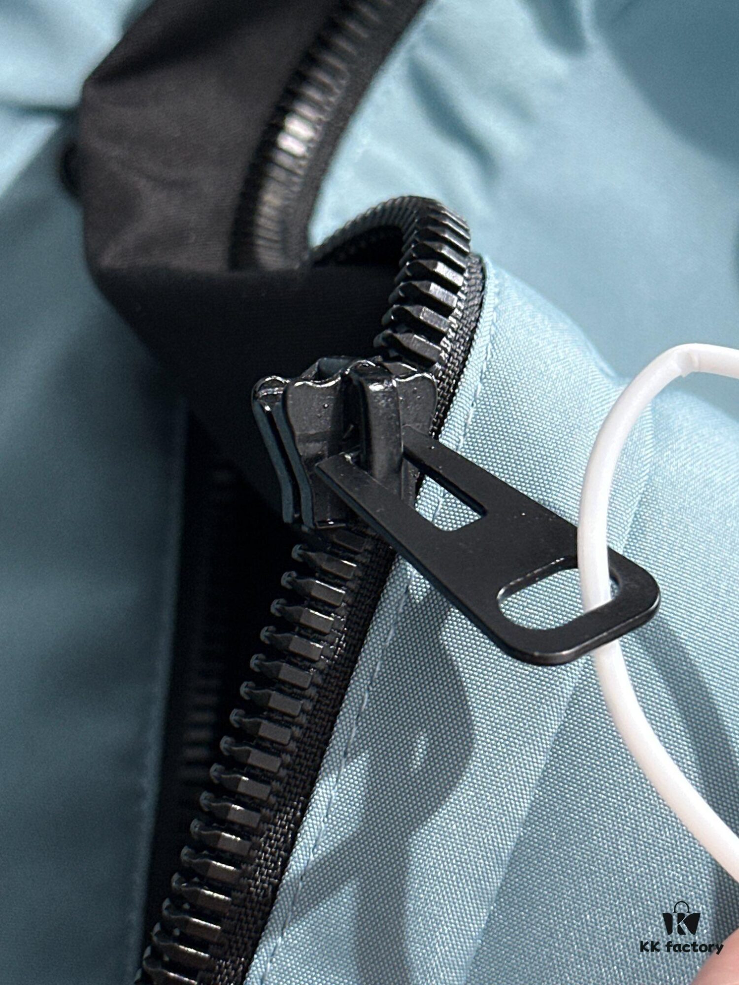 Luxury Custom 2024 Autumn/Winter Latest Hooded Down Jacket – Premium 90% White Goose Down, Imported Hardware, High-End Craftsmanship