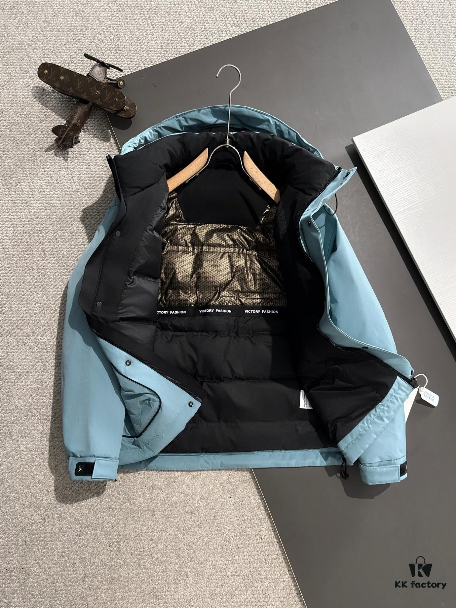 Luxury Custom 2024 Autumn/Winter Latest Hooded Down Jacket – Premium 90% White Goose Down, Imported Hardware, High-End Craftsmanship