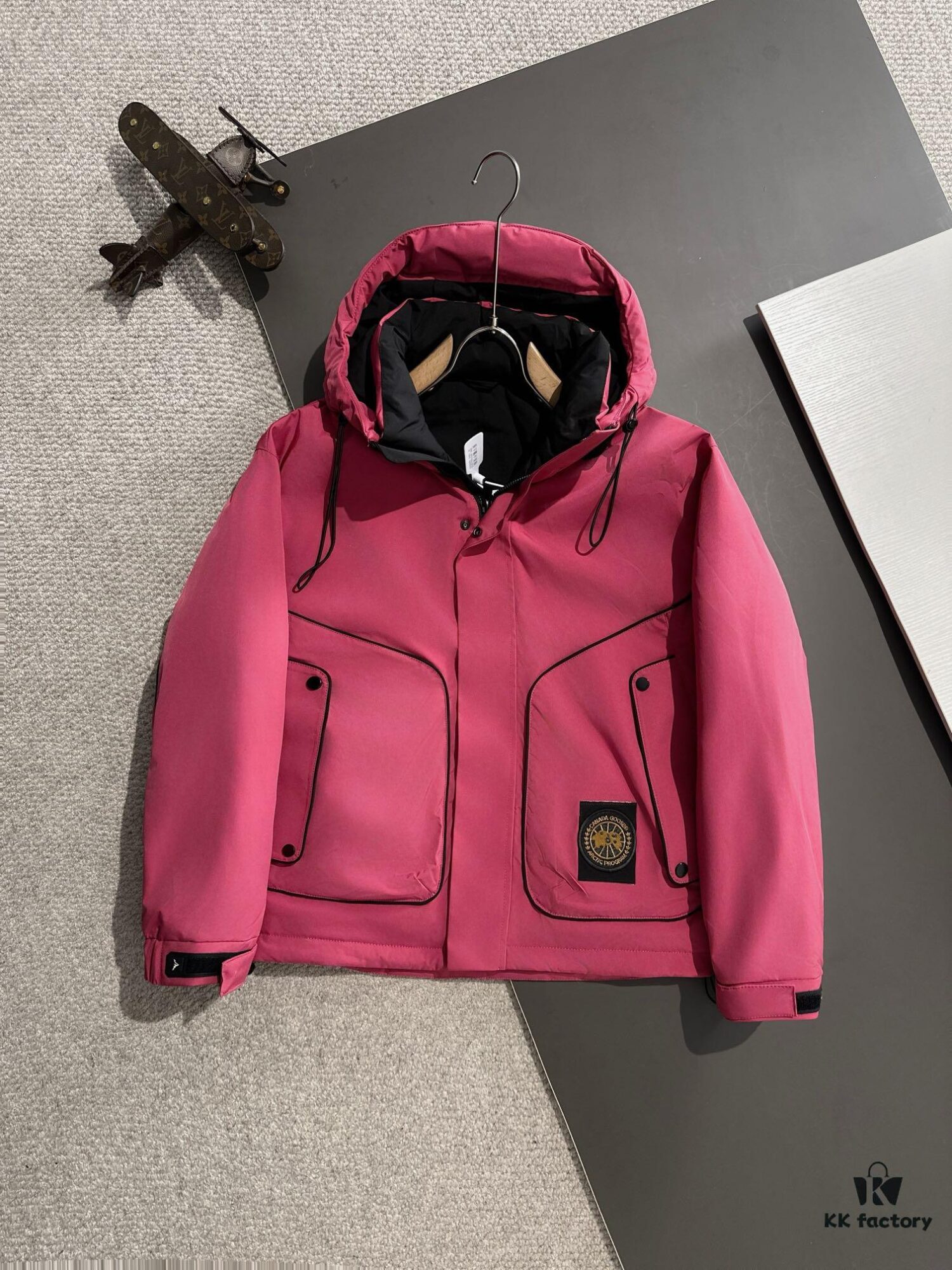 Luxury Custom 2024 Autumn/Winter Latest Hooded Down Jacket - Premium 90% White Goose Down, Imported Hardware, High-Quality Craftsmanship