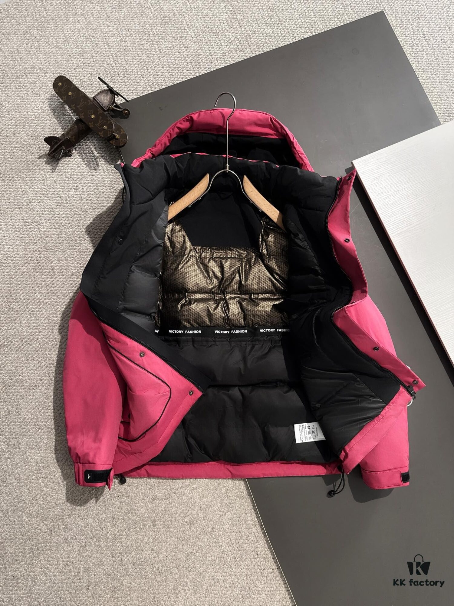 Luxury Custom 2024 Autumn/Winter Latest Hooded Down Jacket - Premium 90% White Goose Down, Imported Hardware, High-Quality Craftsmanship