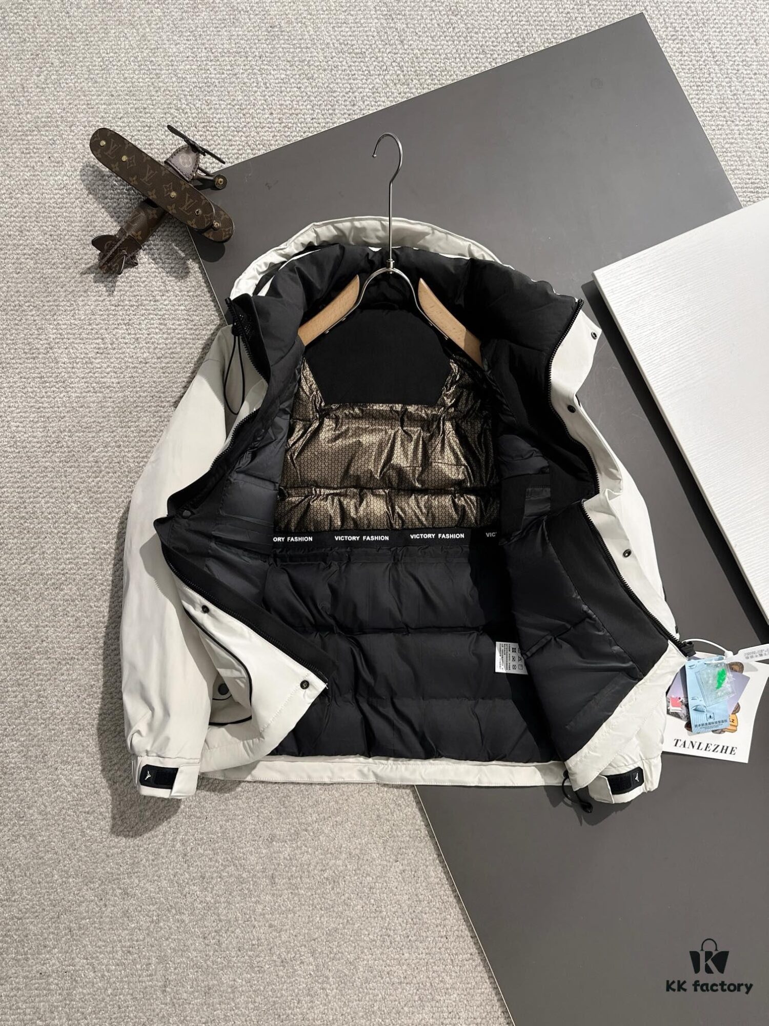 Luxury Custom 2024 Autumn-Winter Latest Hooded Down Jacket - Premium 90% White Goose Down, Imported Hardware, High-End Quality