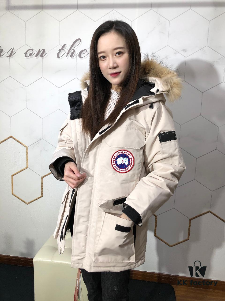 CANADA GOOSE Expedition Parka Model 08 - Unisex Mid-Length Winter Coat in Off-White