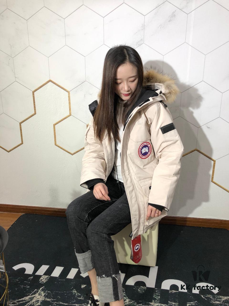 CANADA GOOSE Expedition Parka Model 08 - Unisex Mid-Length Winter Coat in Off-White
