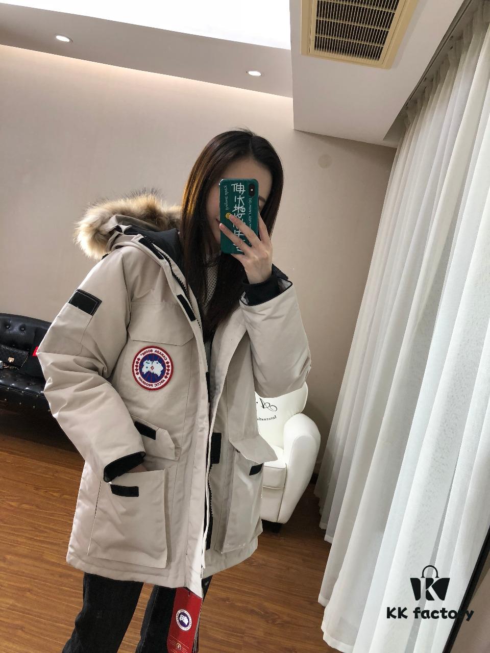 CANADA GOOSE Expedition Parka Model 08 - Unisex Mid-Length Winter Coat in Off-White