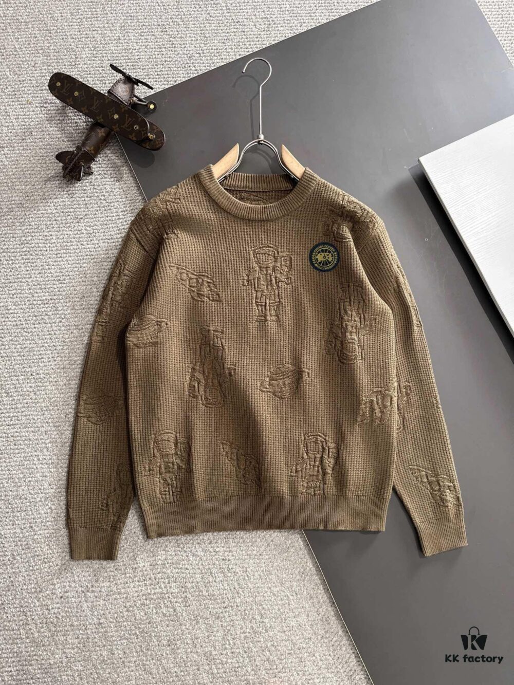 Canada Goose 2024 Official Autumn/Winter New Crew Neck Sweater, Hot Selling Fashion Knitwear with Embroidered Logo, Premium Wool Blend Fabric, Direct-Skin Comfortable, M-3XL