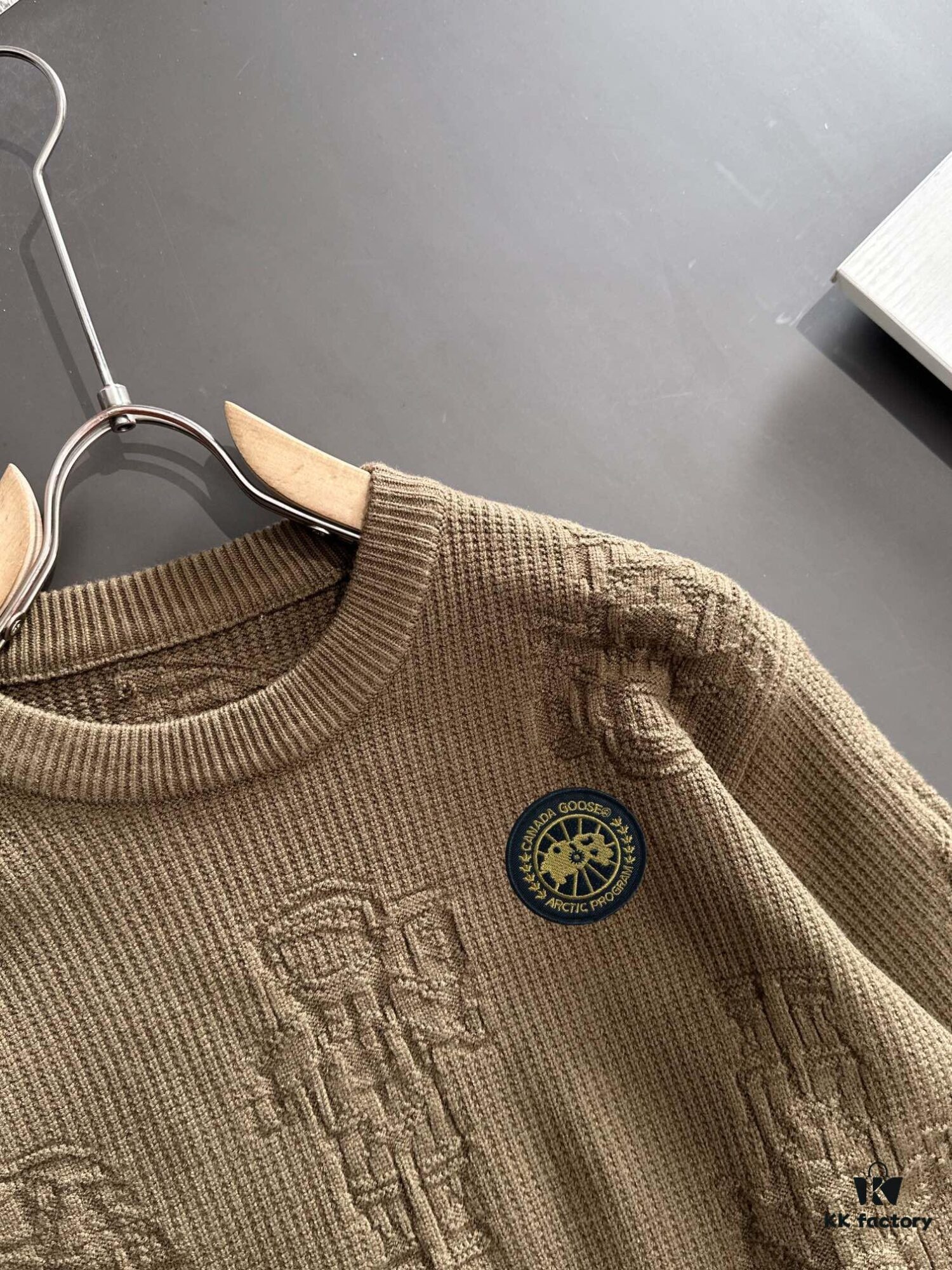 Canada Goose 2024 Official Autumn/Winter New Crew Neck Sweater, Hot Selling Fashion Knitwear with Embroidered Logo, Premium Wool Blend Fabric, Direct-Skin Comfortable, M-3XL