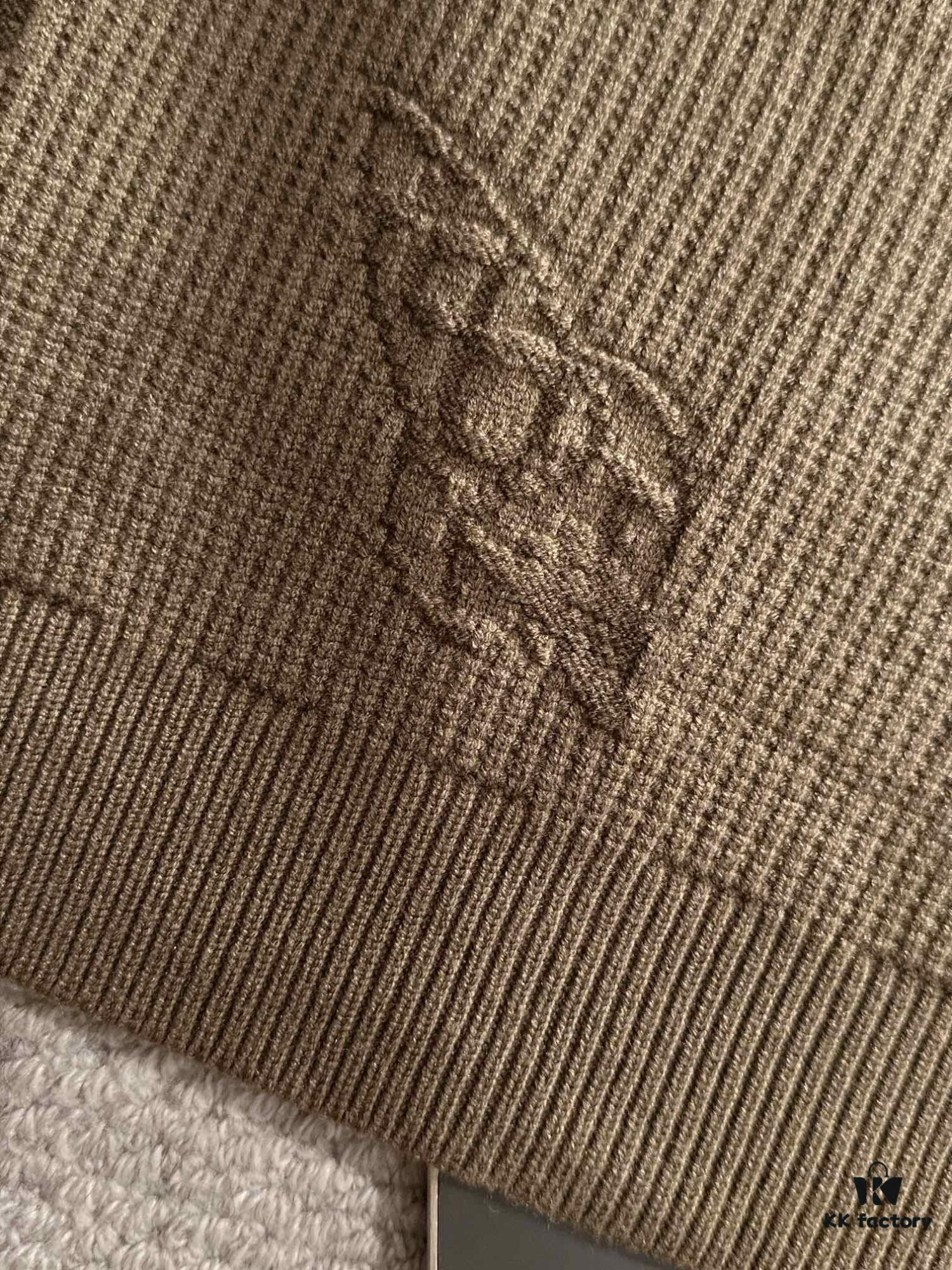 Canada Goose 2024 Official Autumn/Winter New Crew Neck Sweater, Hot Selling Fashion Knitwear with Embroidered Logo, Premium Wool Blend Fabric, Direct-Skin Comfortable, M-3XL