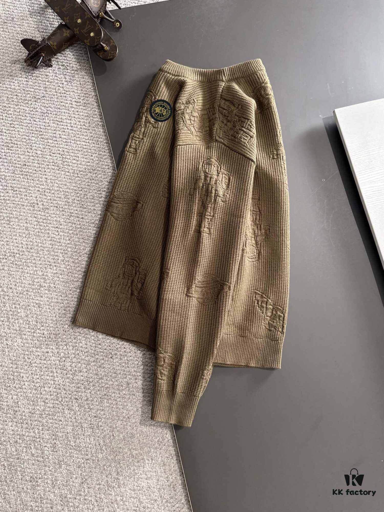 Canada Goose 2024 Official Autumn/Winter New Crew Neck Sweater, Hot Selling Fashion Knitwear with Embroidered Logo, Premium Wool Blend Fabric, Direct-Skin Comfortable, M-3XL