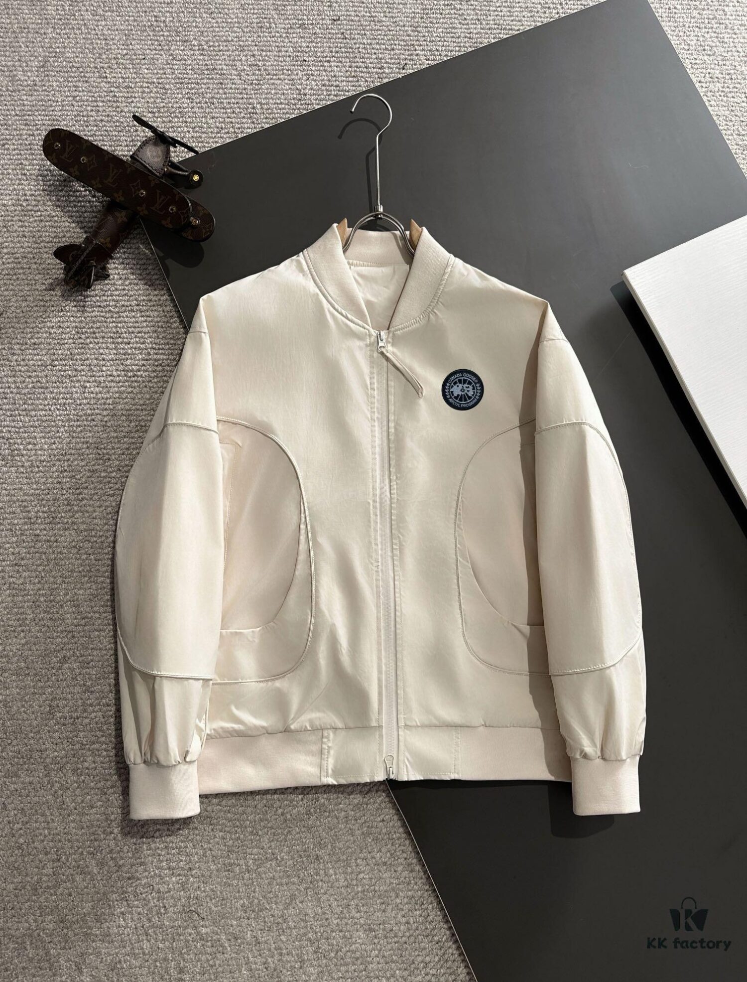 Canada Goose 2024 Autumn-Winter New Arrival Zippered Windbreaker Jacket, Custom-Dyed Nylon Fabric, Stylish and Lightweight Outerwear