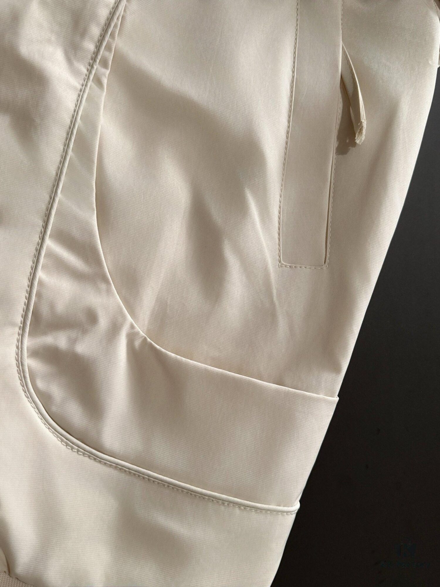 Canada Goose 2024 Autumn-Winter New Arrival Zippered Windbreaker Jacket, Custom-Dyed Nylon Fabric, Stylish and Lightweight Outerwear