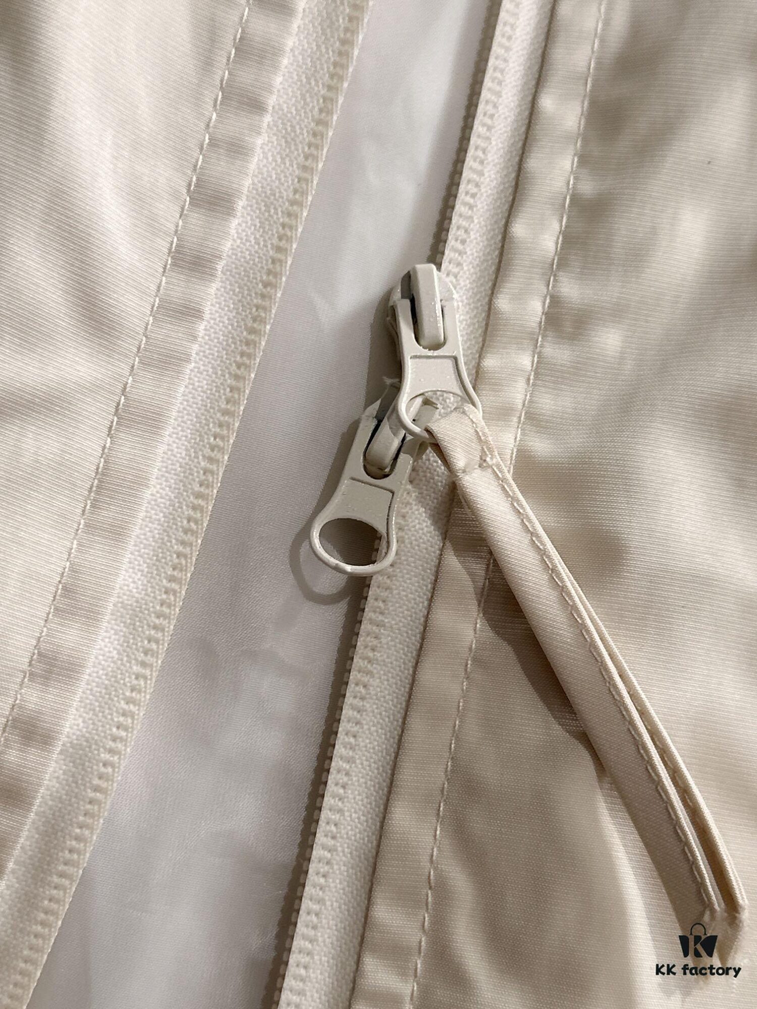 Canada Goose 2024 Autumn-Winter New Arrival Zippered Windbreaker Jacket, Custom-Dyed Nylon Fabric, Stylish and Lightweight Outerwear