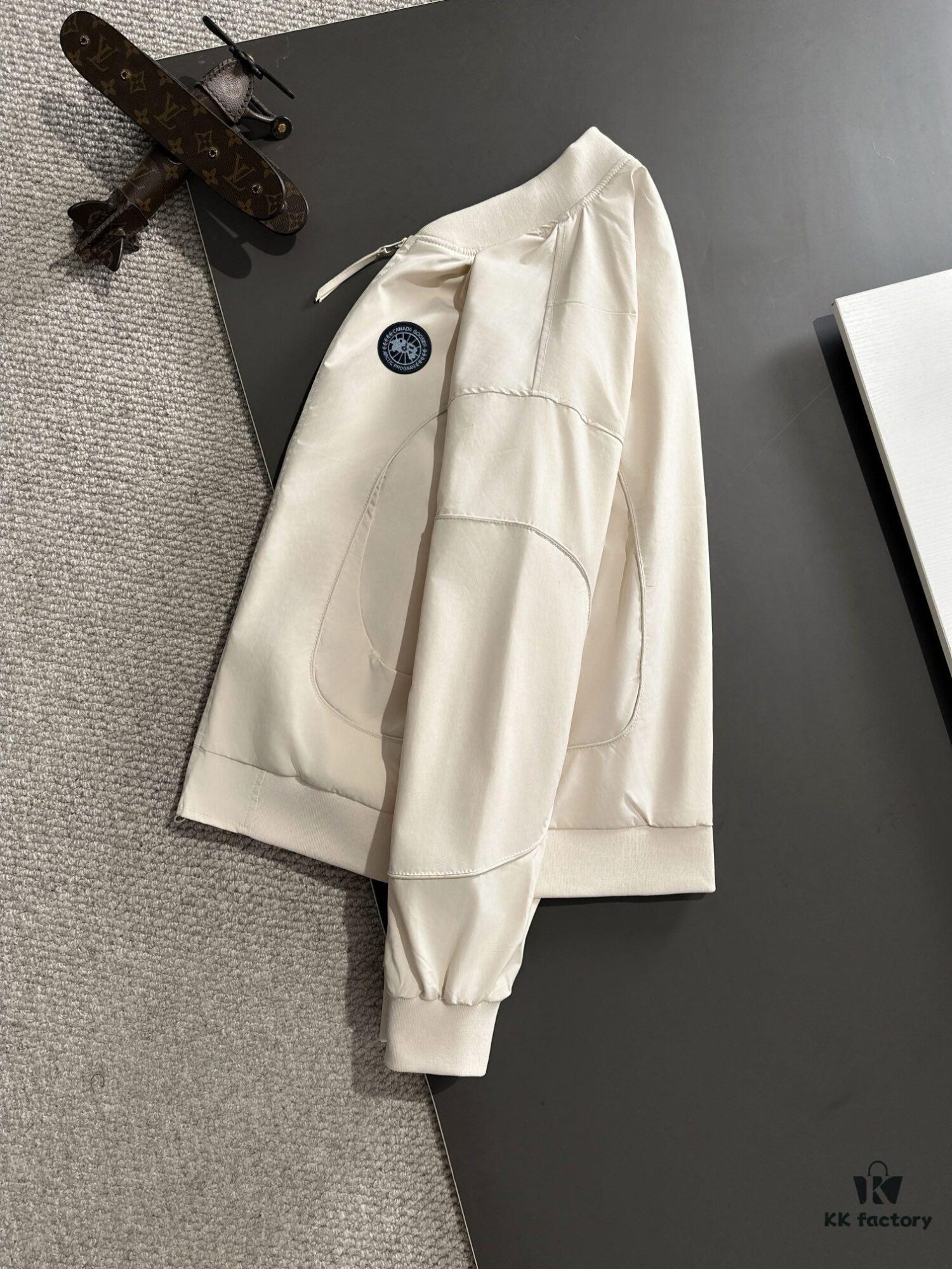 Canada Goose 2024 Autumn-Winter New Arrival Zippered Windbreaker Jacket, Custom-Dyed Nylon Fabric, Stylish and Lightweight Outerwear