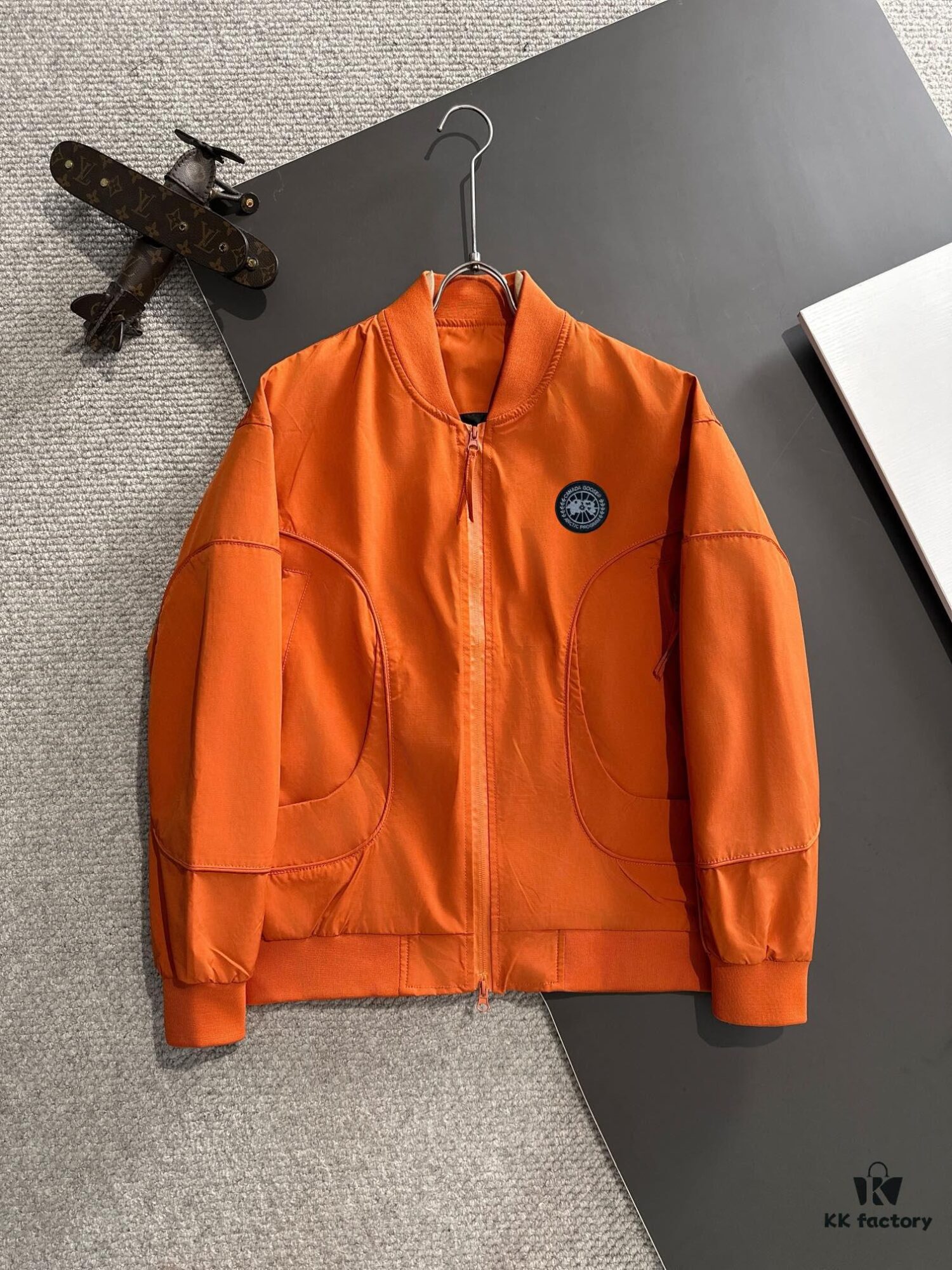 Canada Goose 2024 Fall/Winter New Arrival Zip-Up Windbreaker Jacket, Custom-Dyed Nylon Fabric, Stylish and Lightweight Outerwear