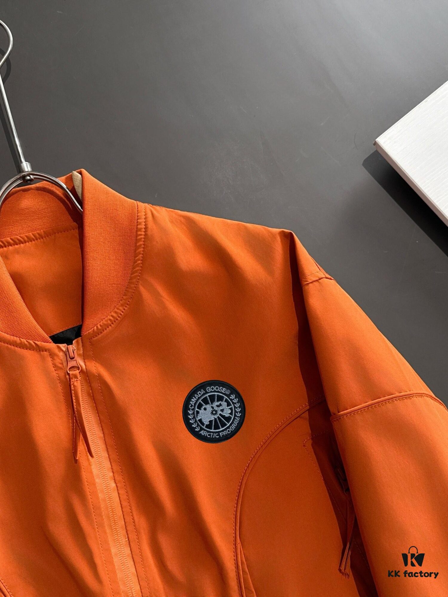 Canada Goose 2024 Fall/Winter New Arrival Zip-Up Windbreaker Jacket, Custom-Dyed Nylon Fabric, Stylish and Lightweight Outerwear