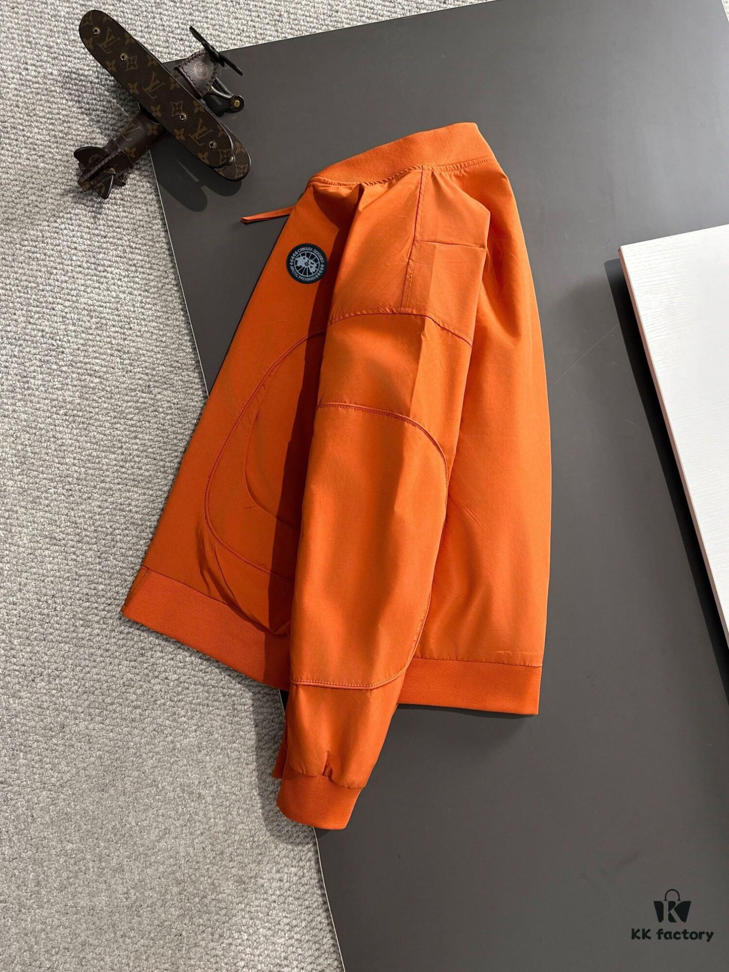 Canada Goose 2024 Fall/Winter New Arrival Zip-Up Windbreaker Jacket, Custom-Dyed Nylon Fabric, Stylish and Lightweight Outerwear