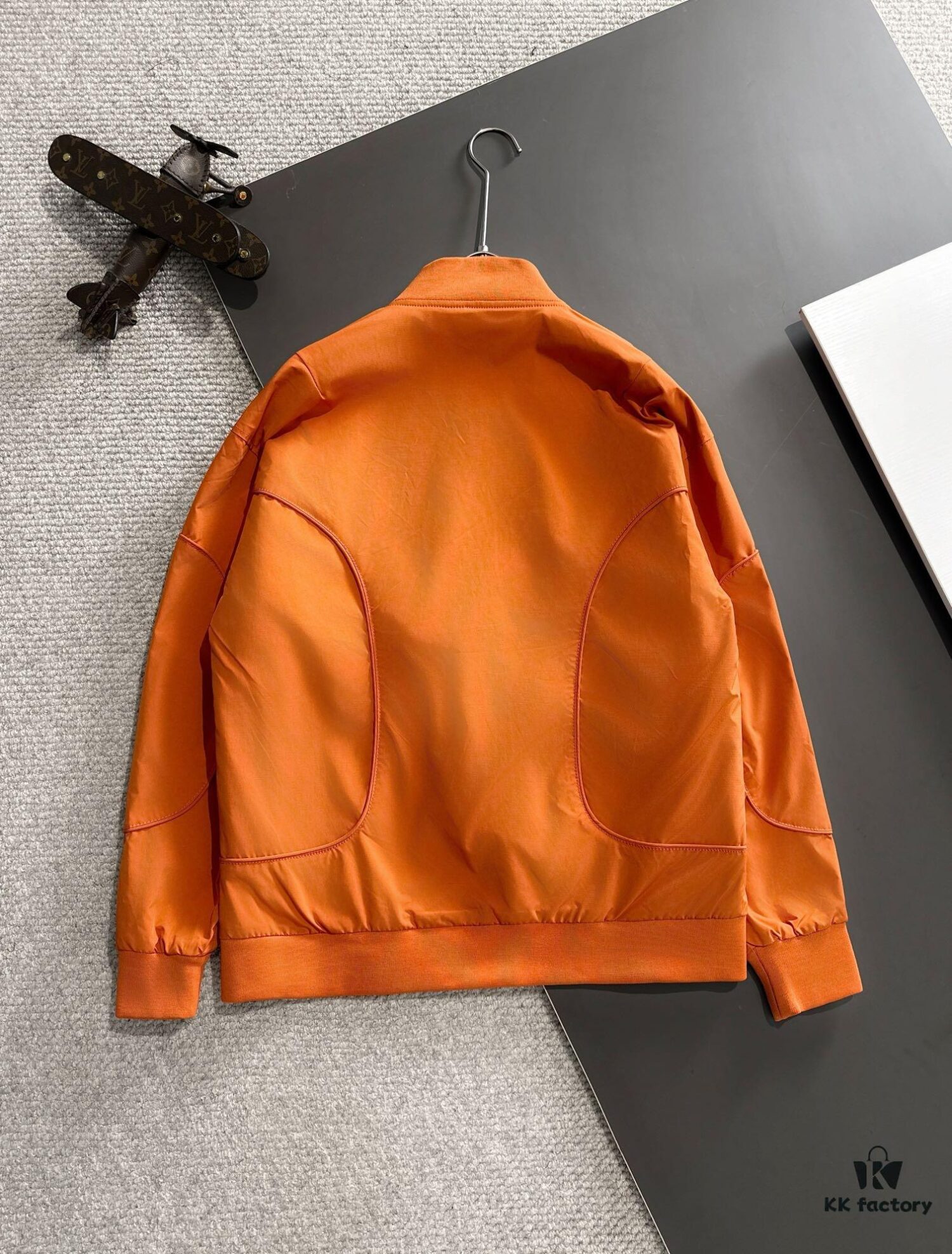 Canada Goose 2024 Fall/Winter New Arrival Zip-Up Windbreaker Jacket, Custom-Dyed Nylon Fabric, Stylish and Lightweight Outerwear