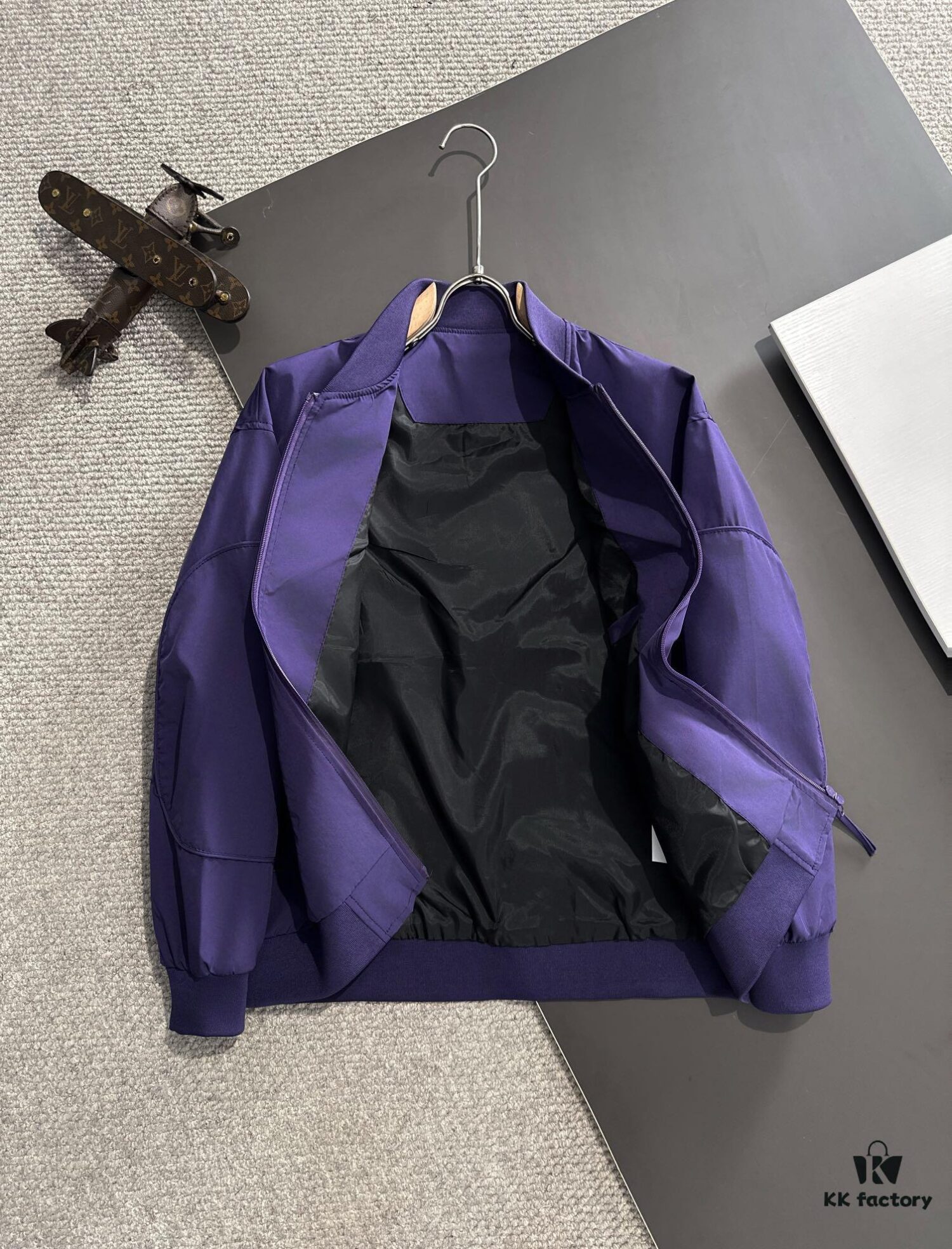 Canada Goose 2024 Autumn-Winter New Zip-Up Windbreaker Jacket, Custom-Dyed Nylon Fabric, Lightweight and Elegant, Casual Luxury Urban Style