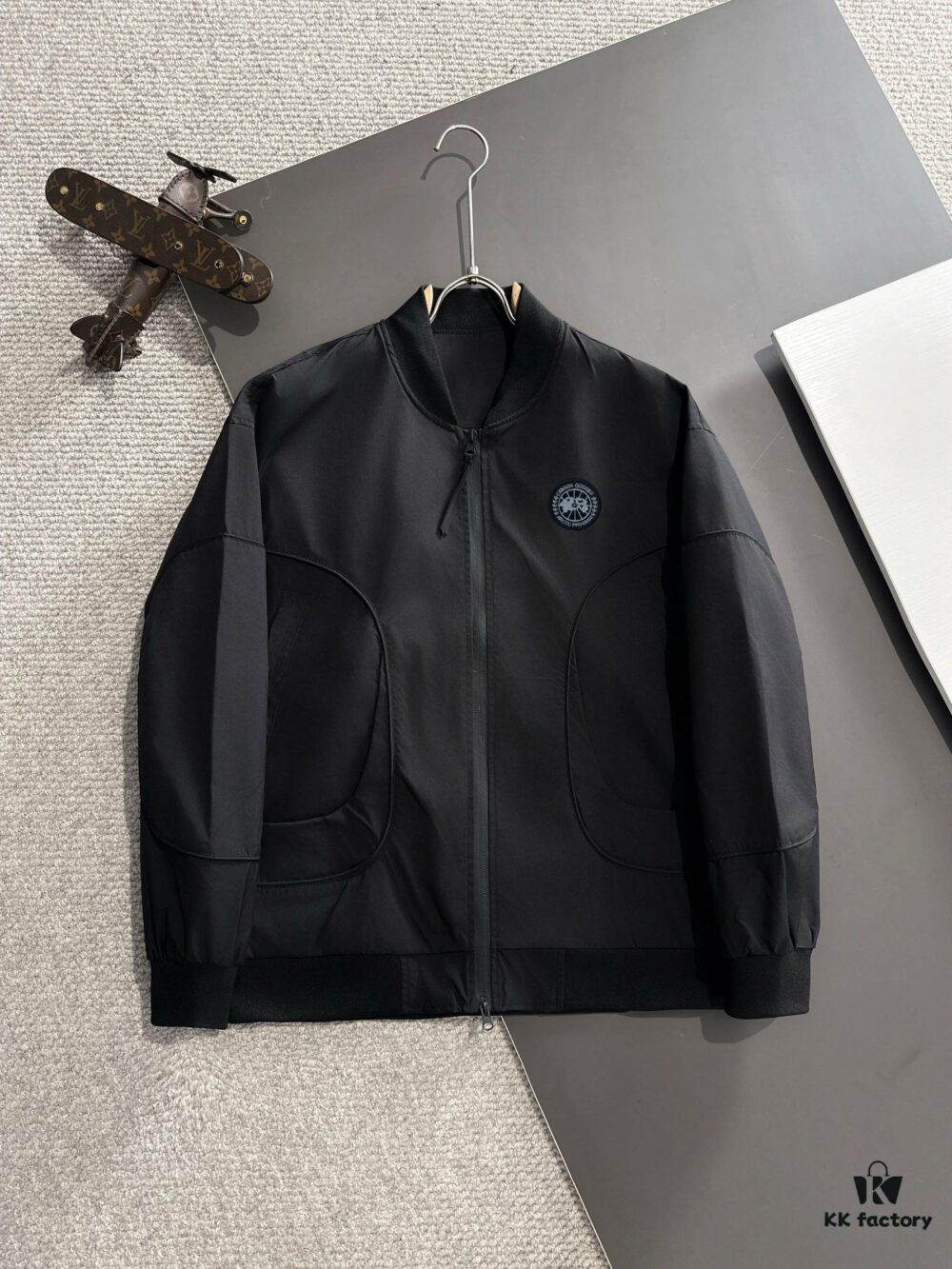 Canada Goose 2024 Autumn/Winter New Arrival Zippered Windbreaker Jacket, Custom-Dyed Nylon Fabric, Stylish and Lightweight Outerwear